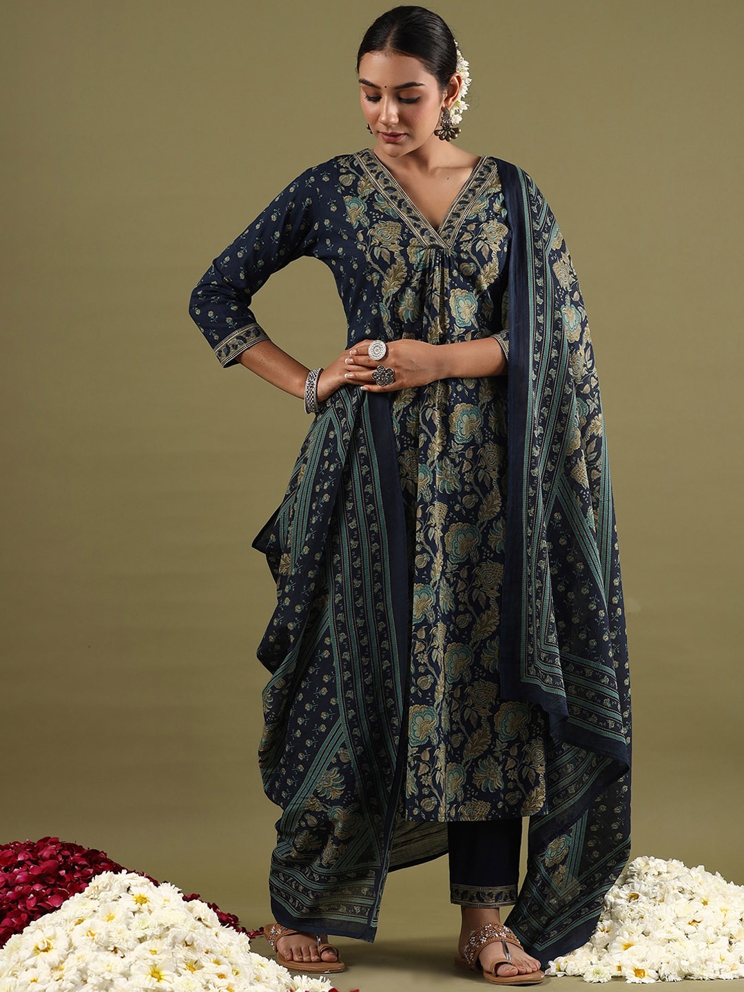 

Indo Era V Neck Floral Printed Panelled Pure Cotton Kurta Set, Blue