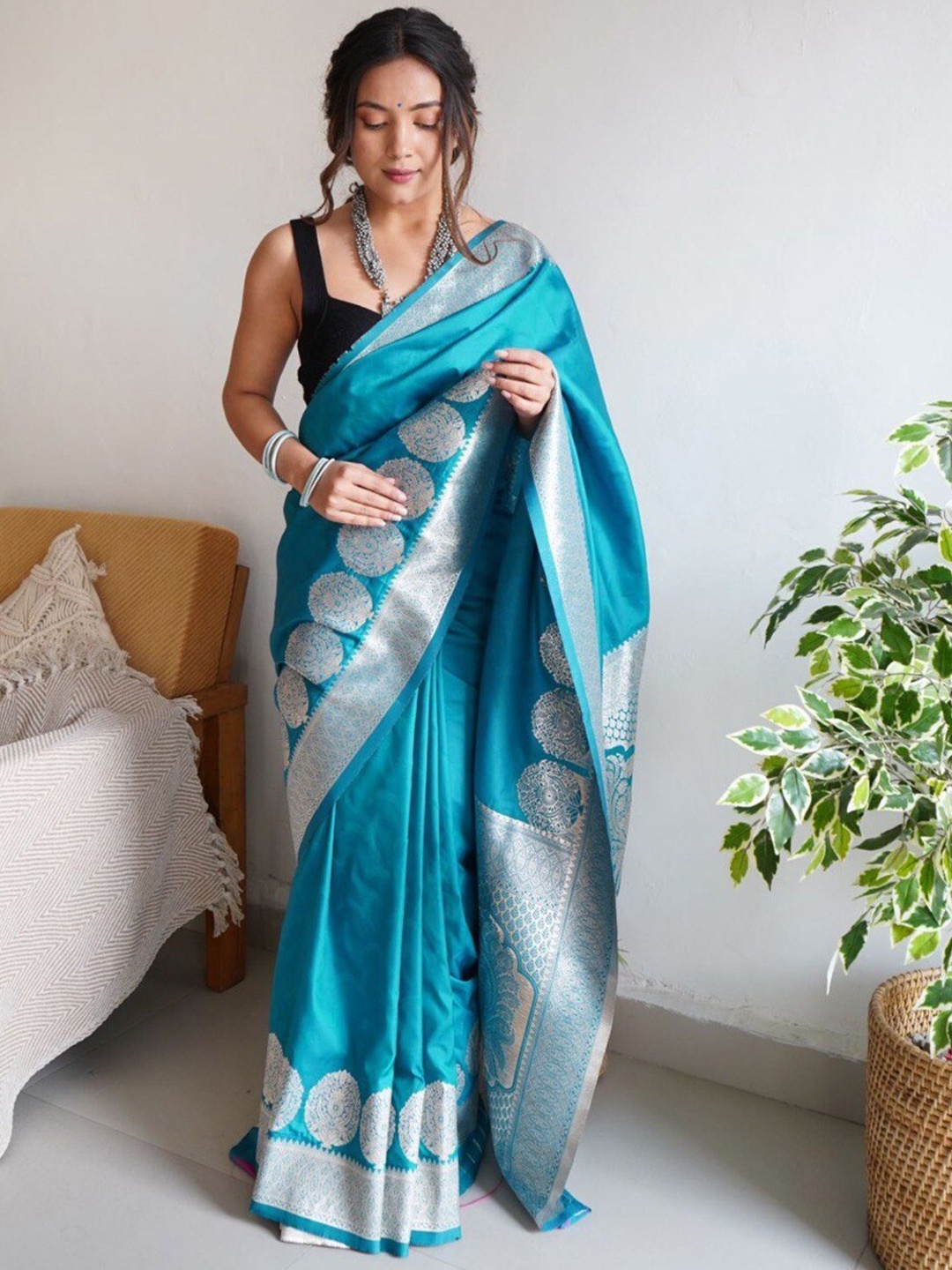 

Flosive Woven Design Zari Art Silk Banarasi Saree, Blue