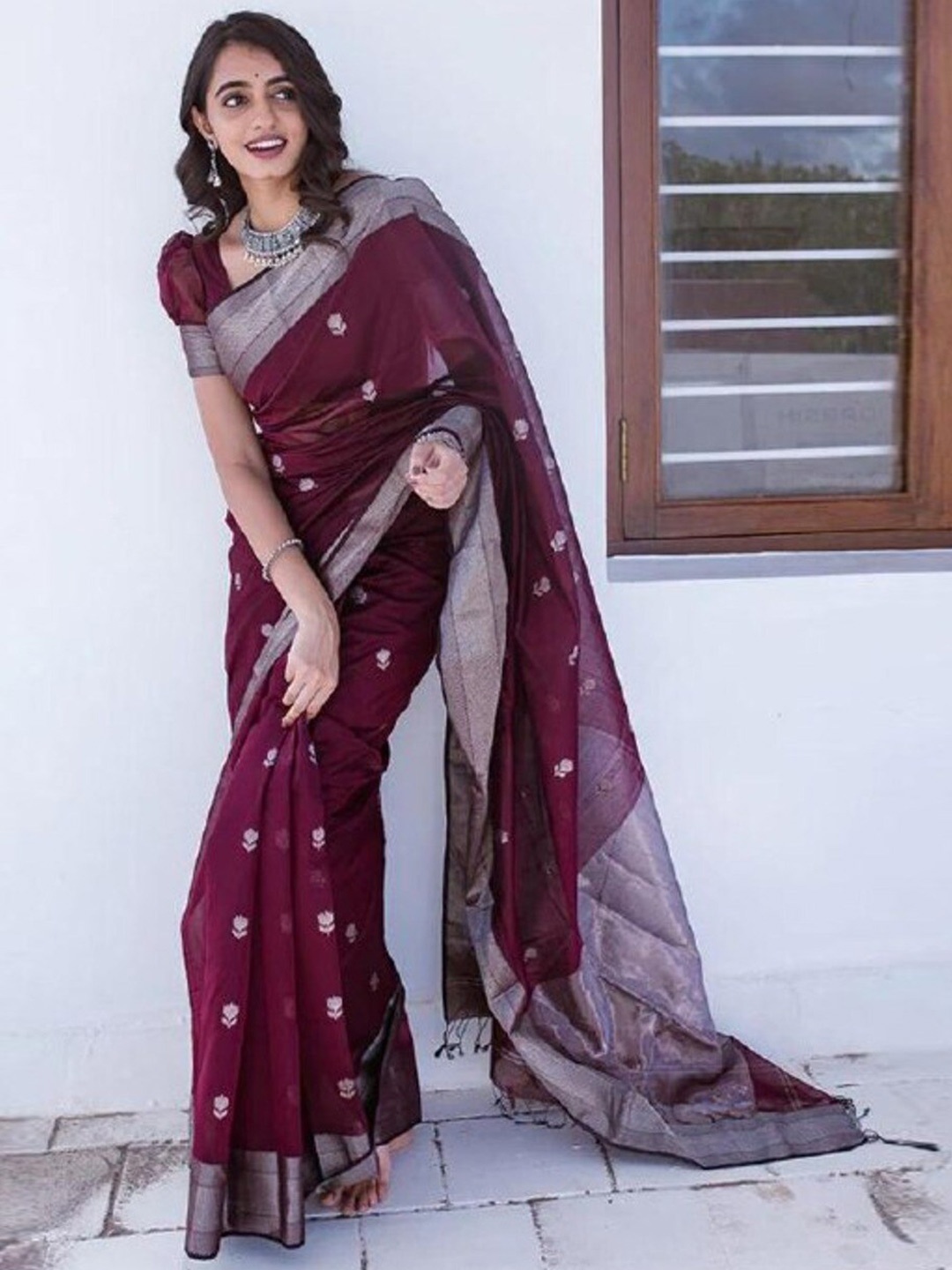 

Flosive Woven Design Zari Art Silk Banarasi Saree, Maroon