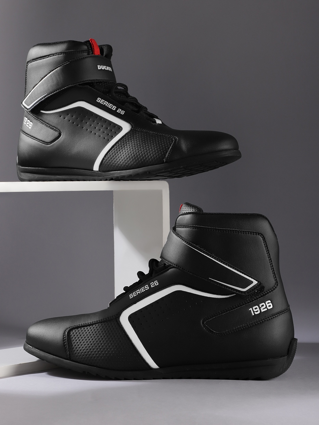 

Ducati Men Mid-Top Evereday Sneakers, Black