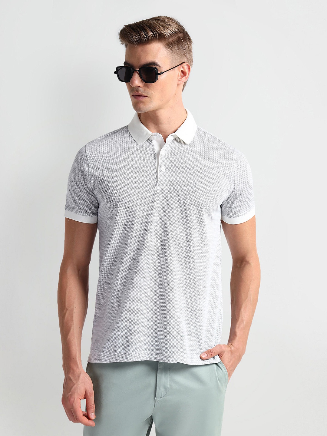 

Arrow Geometric Printed Polo Collar Short Sleeves T-shirt, Grey