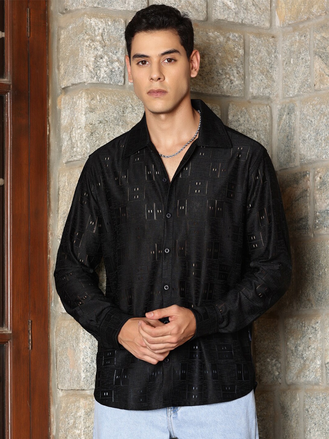 

The Roadster Lifestyle Co. Black Textured Long Sleeves Spread Collar Casual Shirt