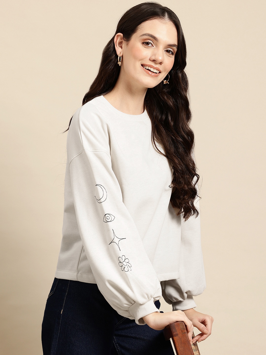 

Mast & Harbour Drop-Shoulder Embroidered Puff sleeves Sweatshirt, White