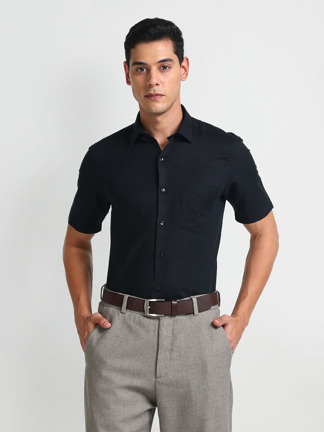 

Arrow Linen Spread Collar Short Sleeves Formal Shirt, Black