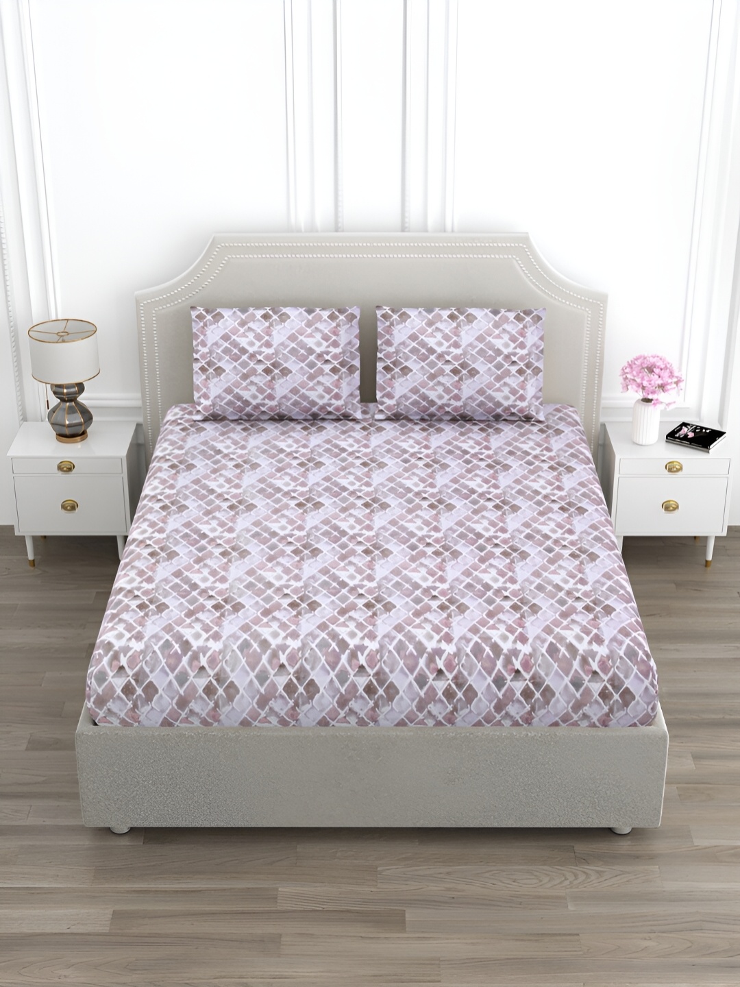 

EverHOME Pink & White Geometric Cotton 210 TC King Bedsheet with 2 Pillow Covers