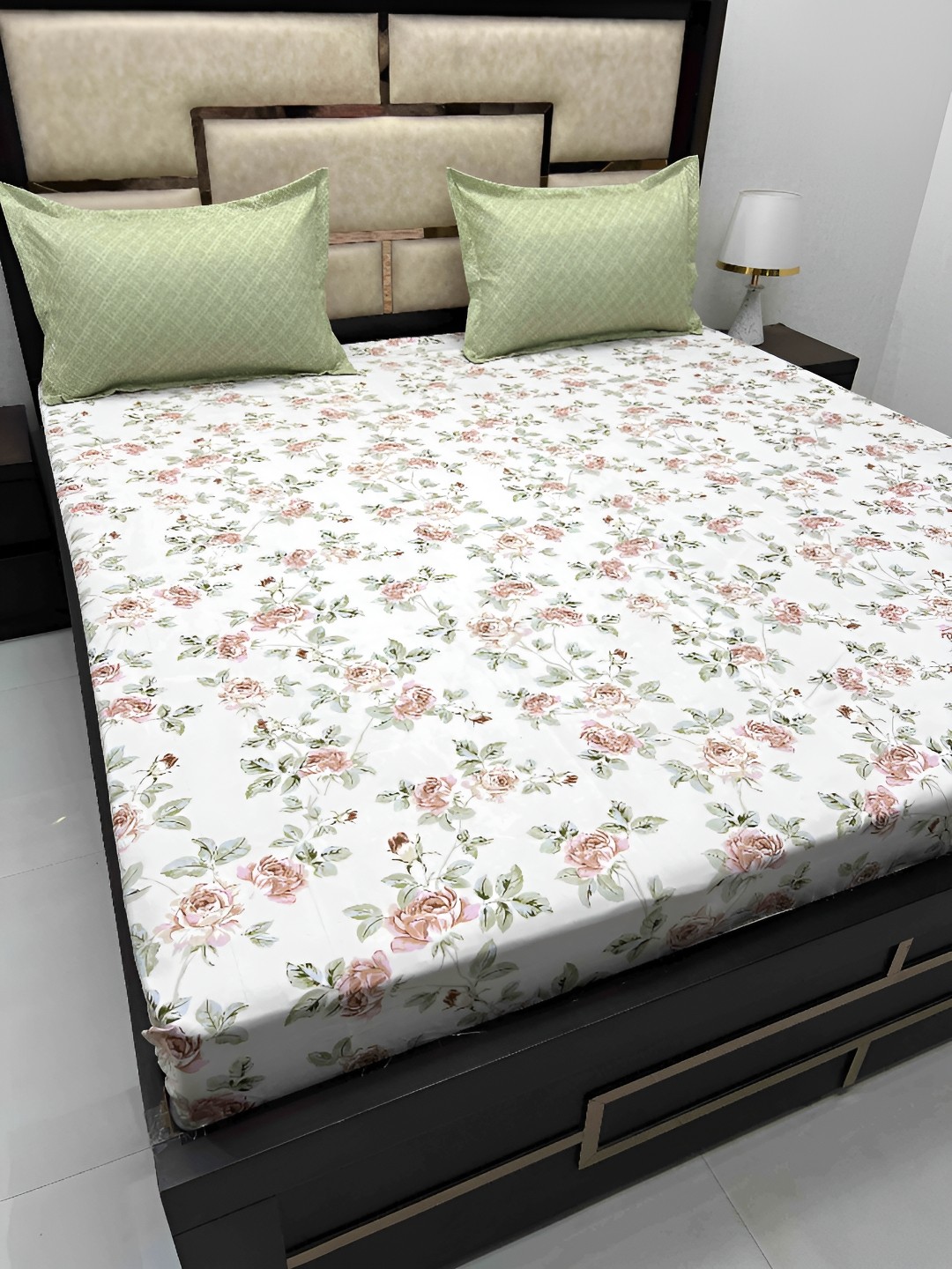 

Pure Decor White & Green Floral 250 TC Cotton King Bedsheet with 2 Pillow Covers