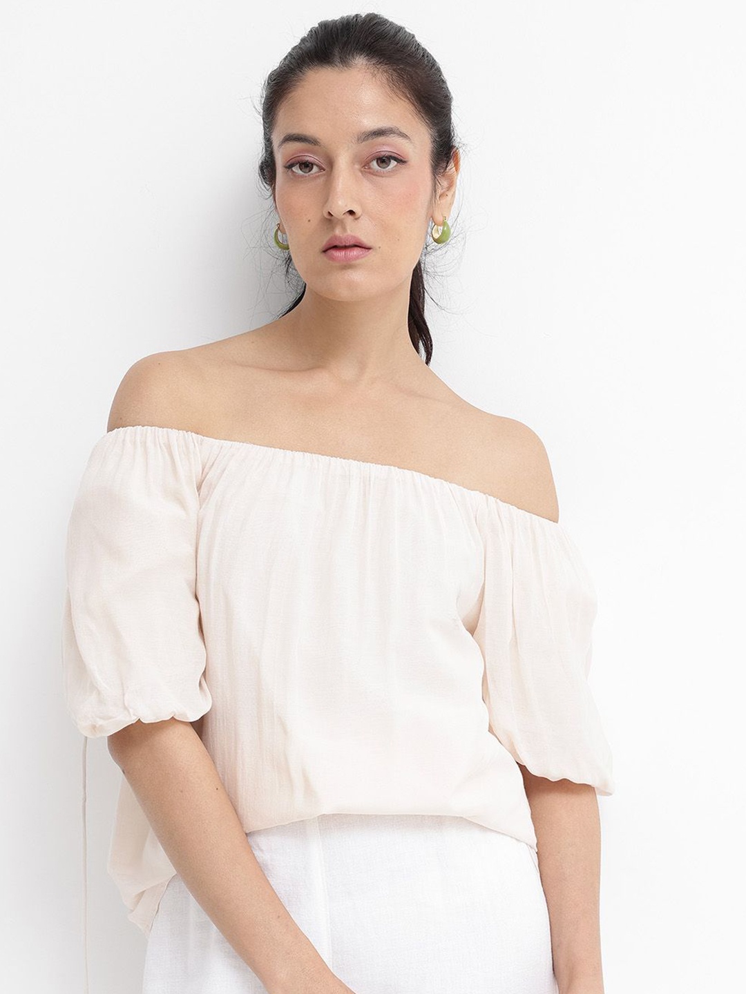 

RAREISM Off-Shoulder Puff Sleeves Top, Beige