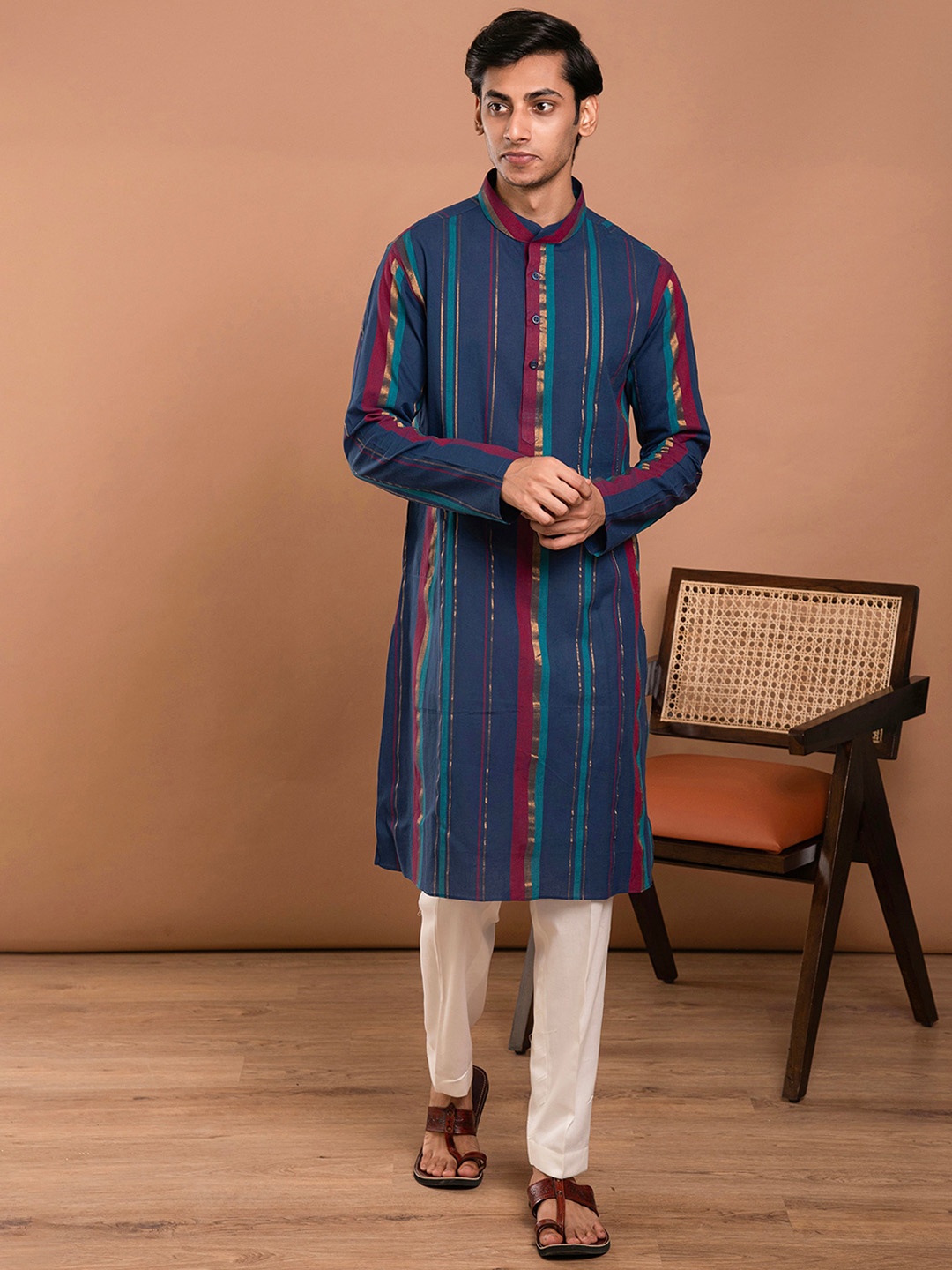 

Aaheli Mandarin Collar Printed Regular Pure Cotton Kurta with Pyjamas, Blue