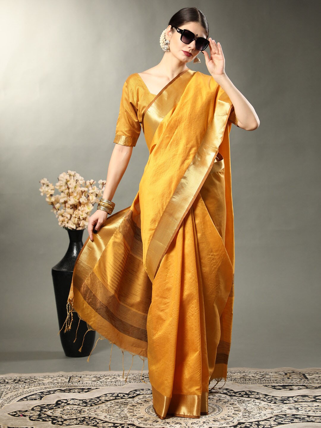 

Siya Fashion Zari Banarasi Saree, Yellow