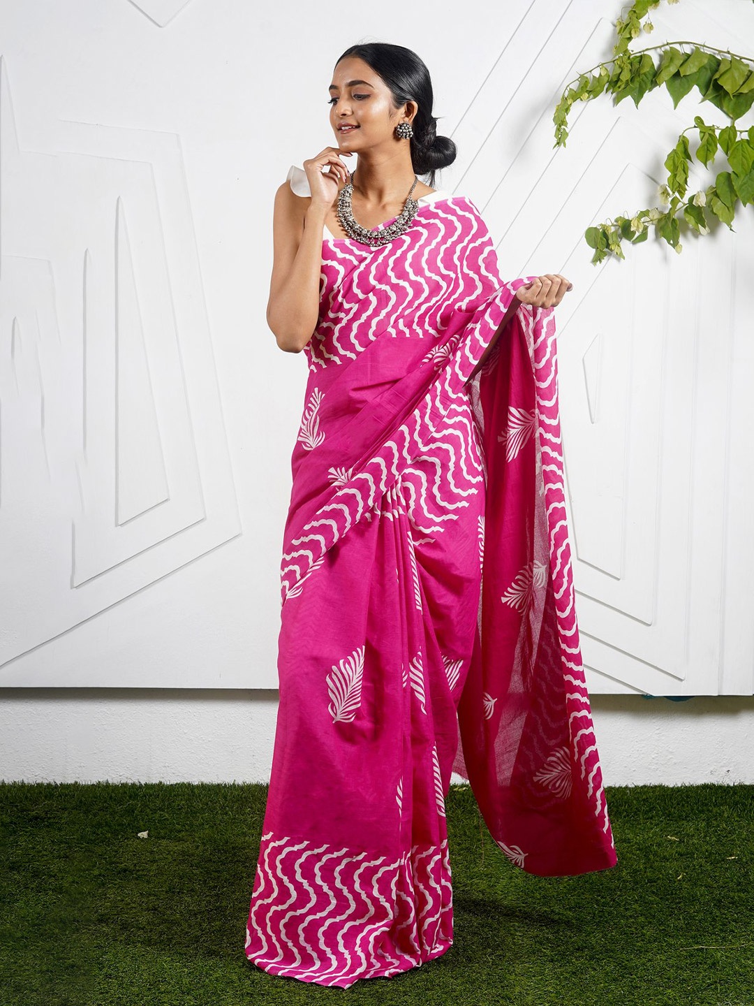 

Pinkcity Trade World Floral Pure Cotton Bagru Saree, Pink