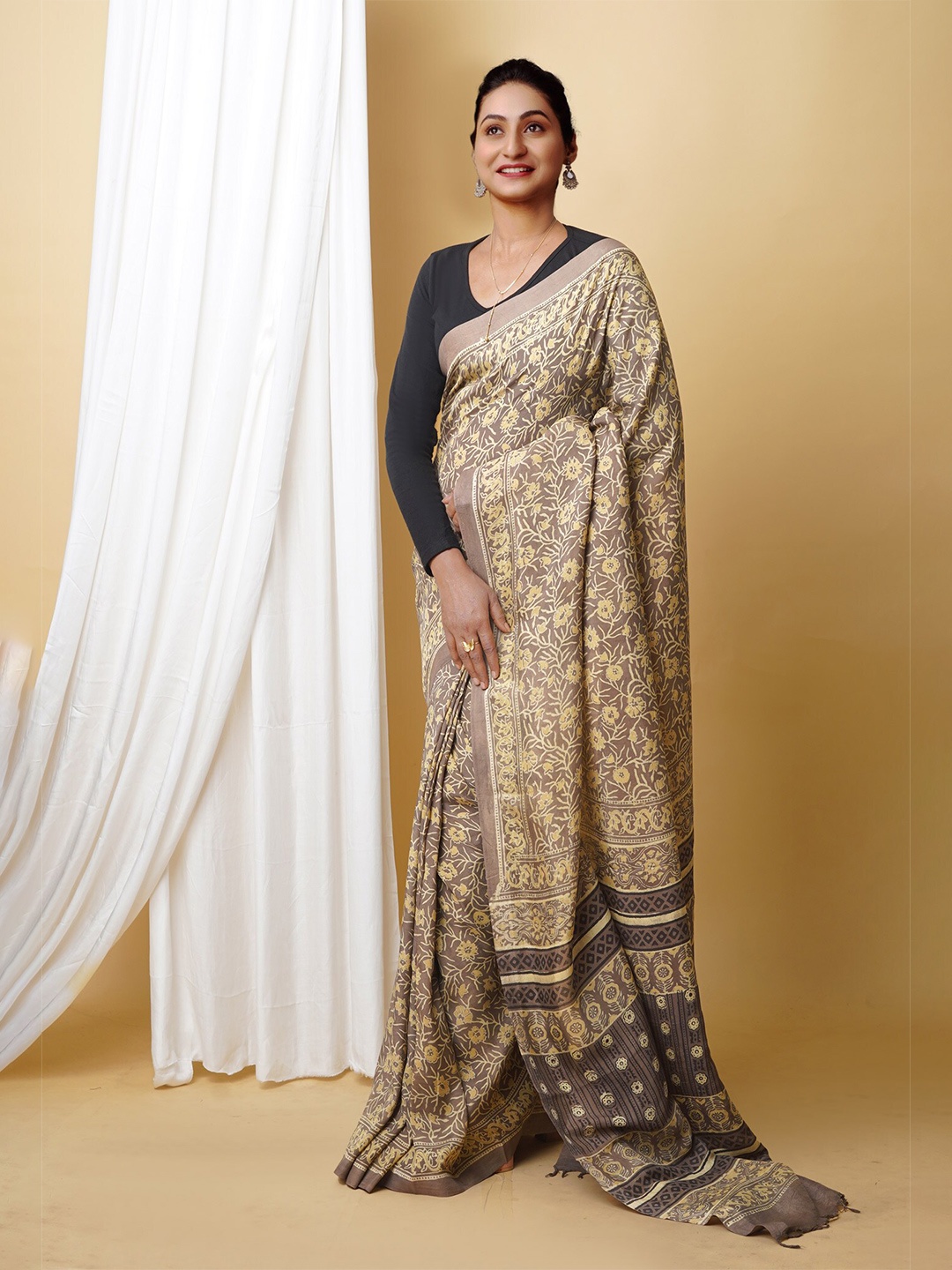 

Unnati Silks Ajrak Block Printed Chanderi Saree, Grey