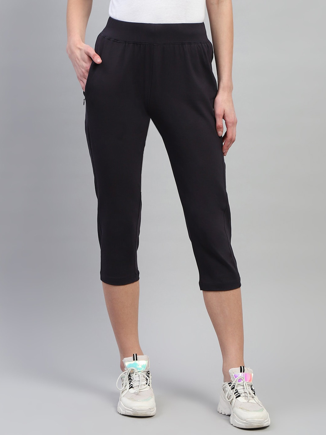 

Monte Carlo Women Mid-Rise Capris, Black