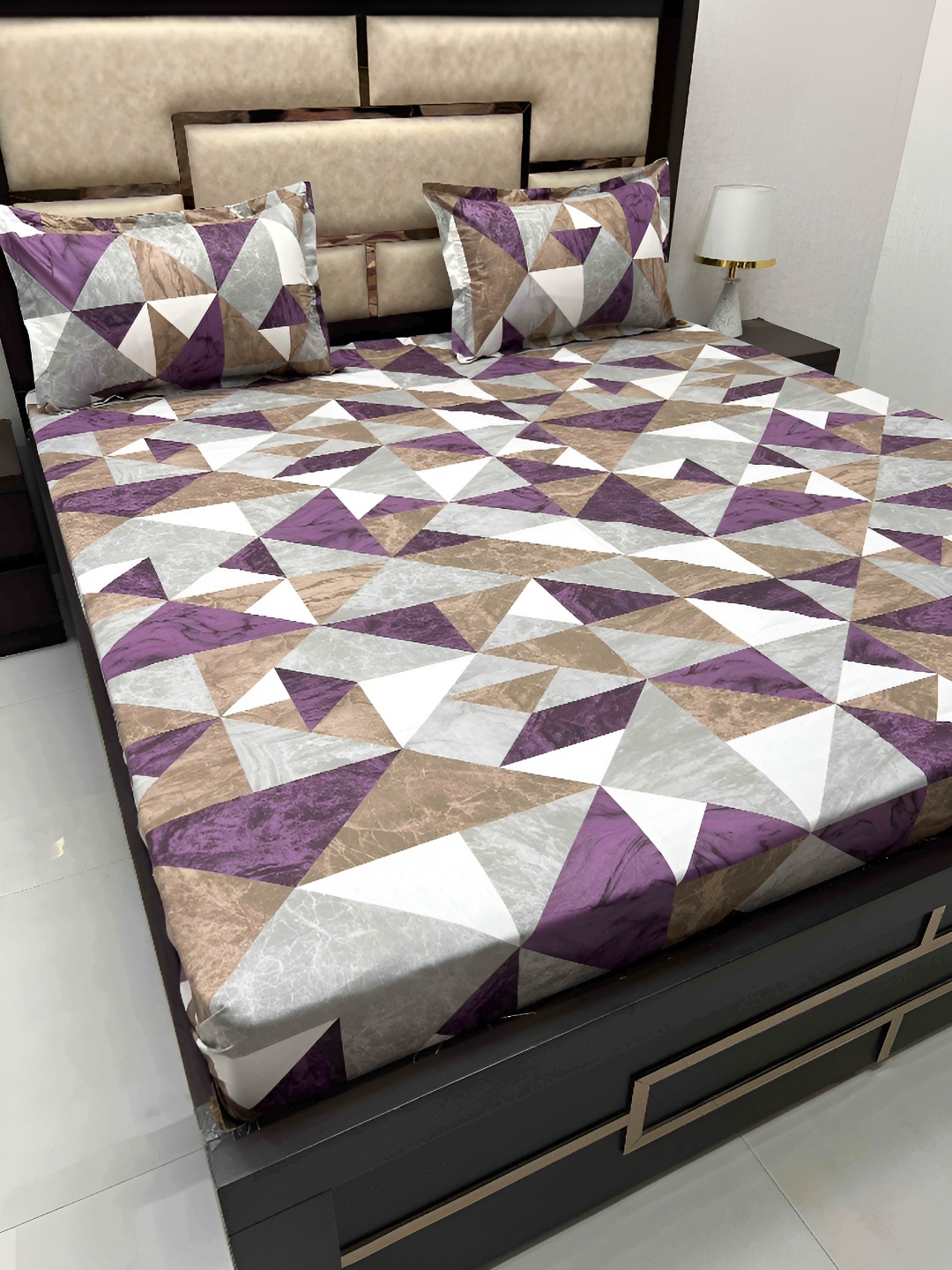 

Pure Decor White & Brown Geometric 350 TC Cotton King Bedsheet with 2 Pillow Covers