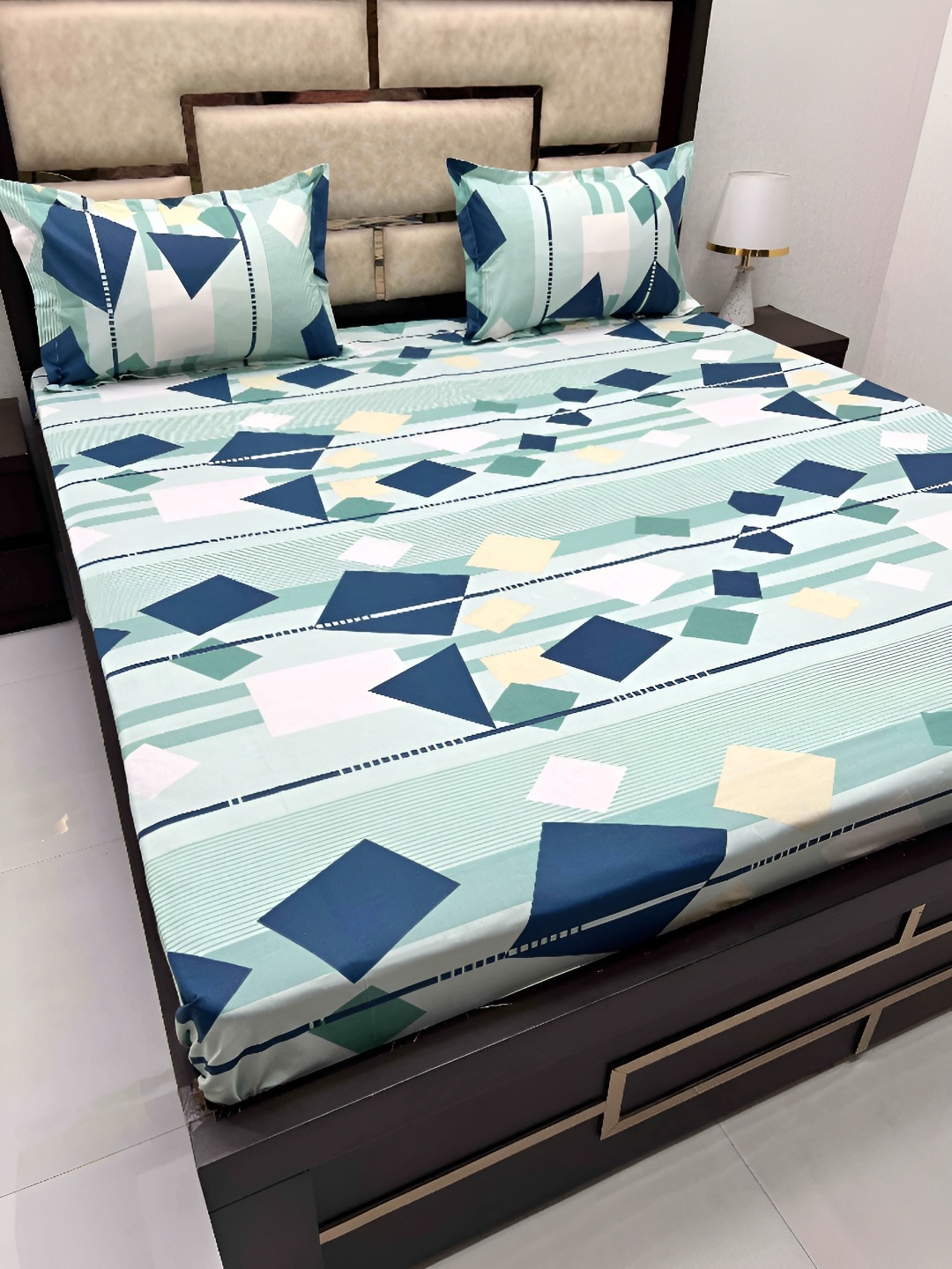 

Pure Decor White & Green Geometric 350 TC Cotton King Bedsheet with 2 Pillow Covers