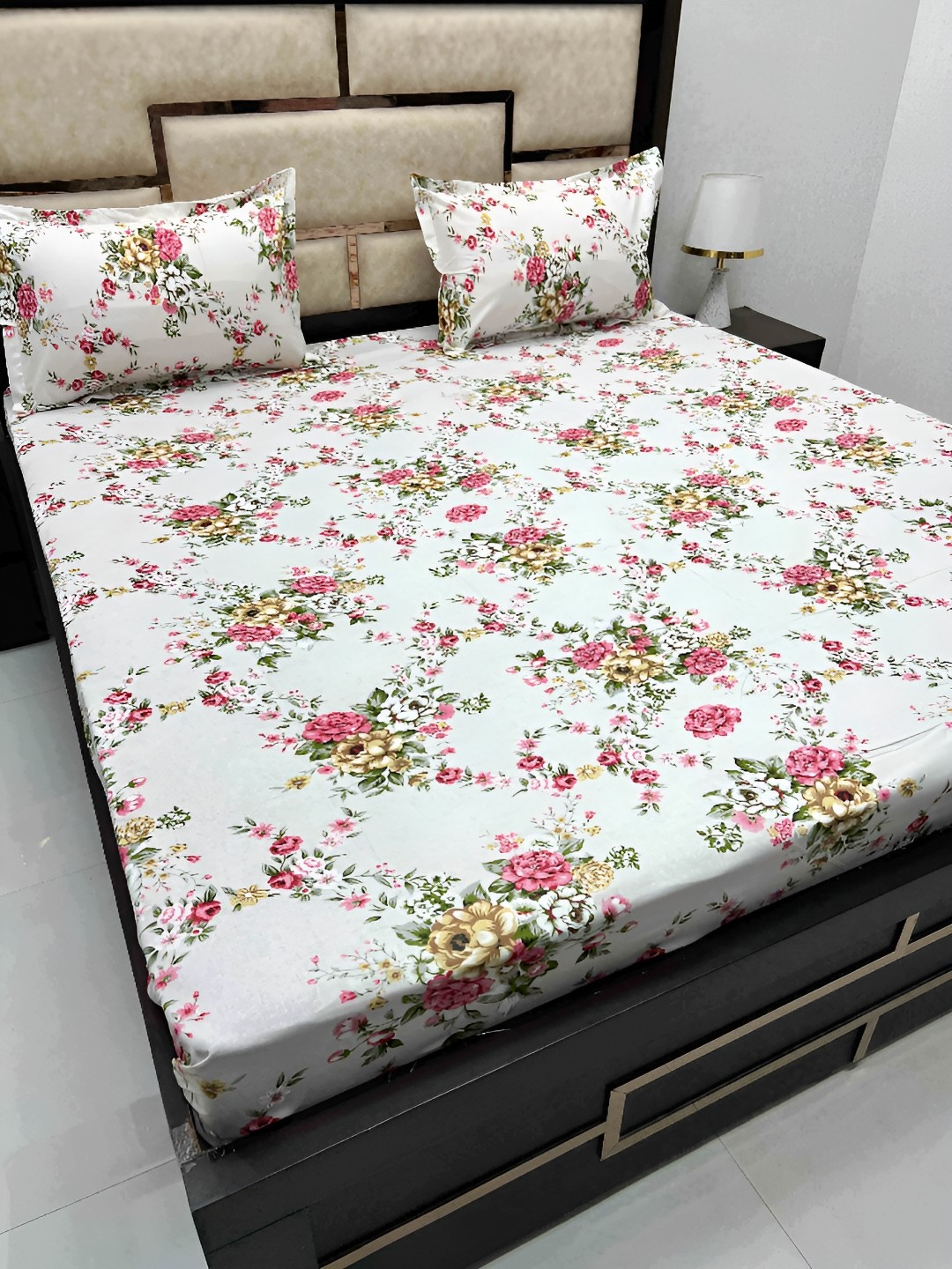 

Pure Decor White & Red Floral 350 TC Cotton King Bedsheet with 2 Pillow Covers