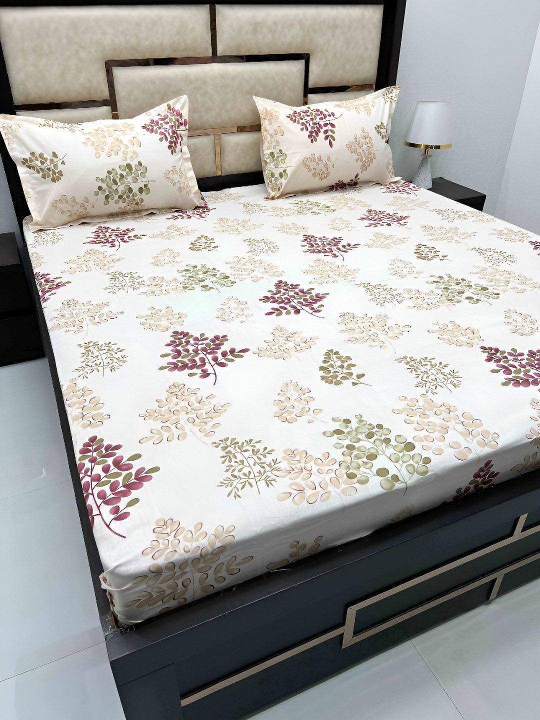 

Pure Decor White & Peach Floral 350 TC Cotton King Bedsheet with 2 Pillow Covers