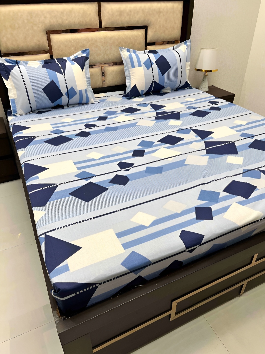 

Pure Decor Blue & Blue Geometric 350 TC Cotton King Bedsheet with 2 Pillow Covers
