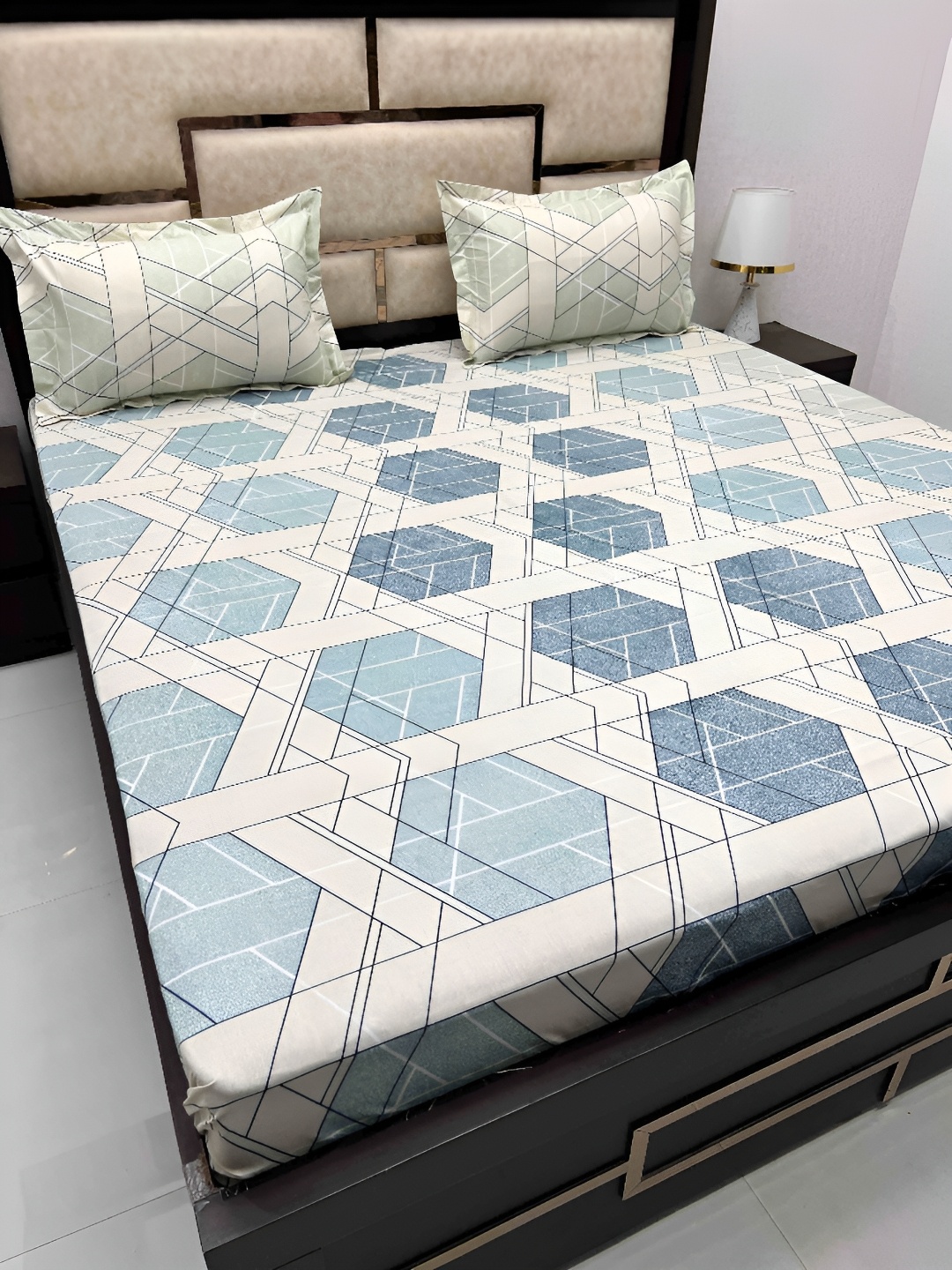 

Pure Decor White & Blue Geometric 350 TC Cotton King Bedsheet with 2 Pillow Covers