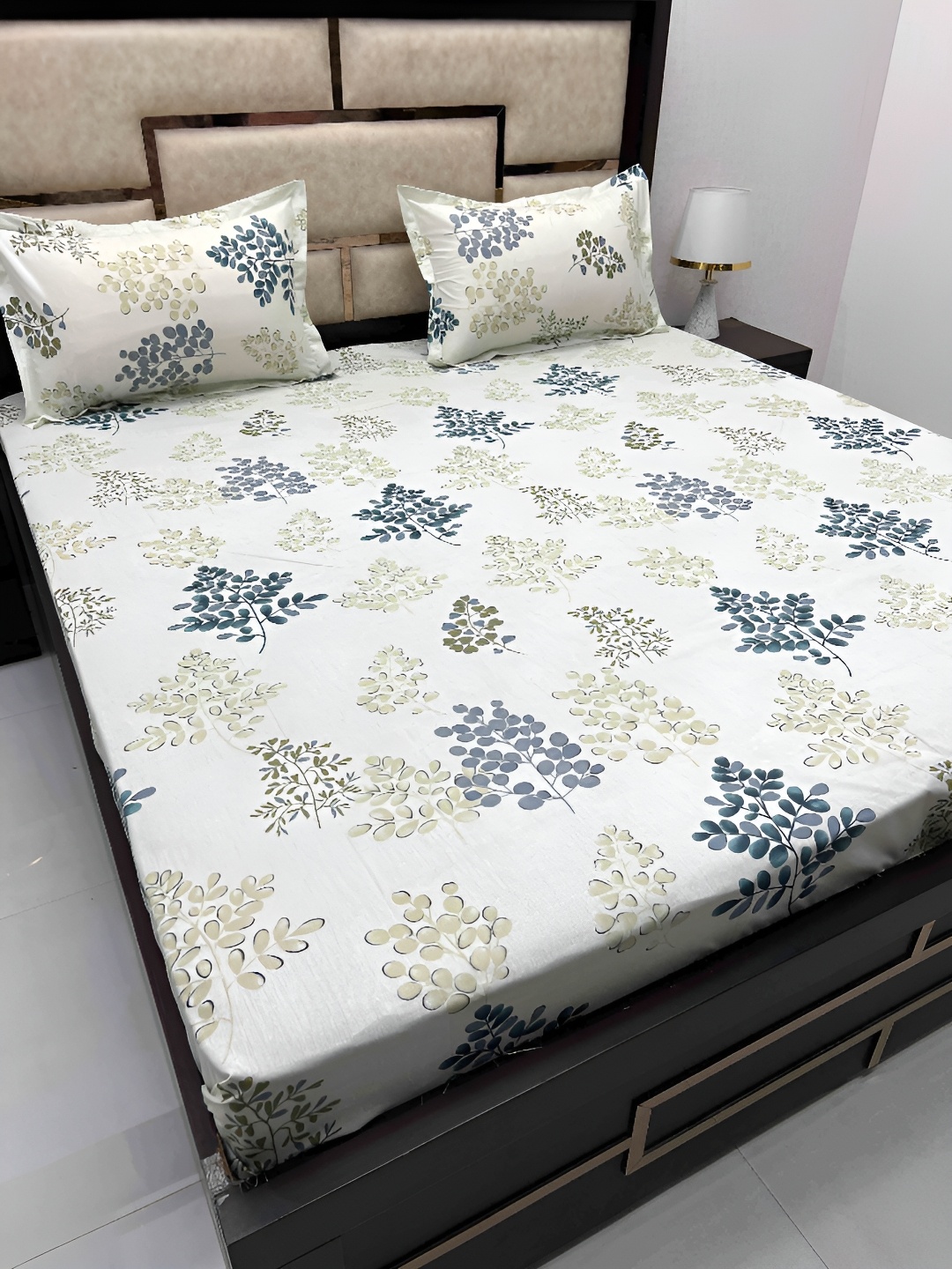 

Pure Decor White & Green Floral 350 TC Cotton King Bedsheet with 2 Pillow Covers