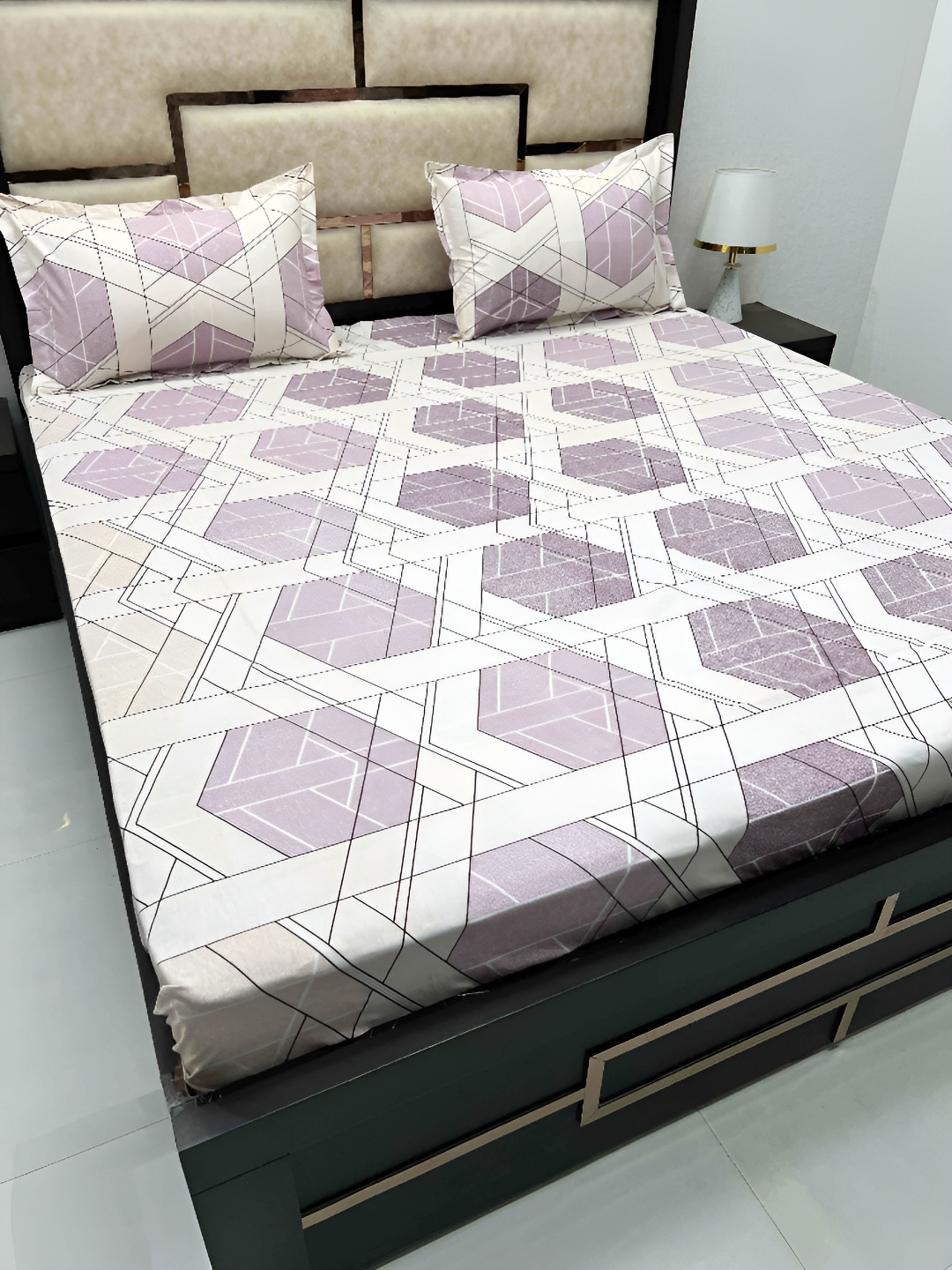 

Pure Decor Purple & White Geometric 350 TC Cotton King Bedsheet with 2 Pillow Covers