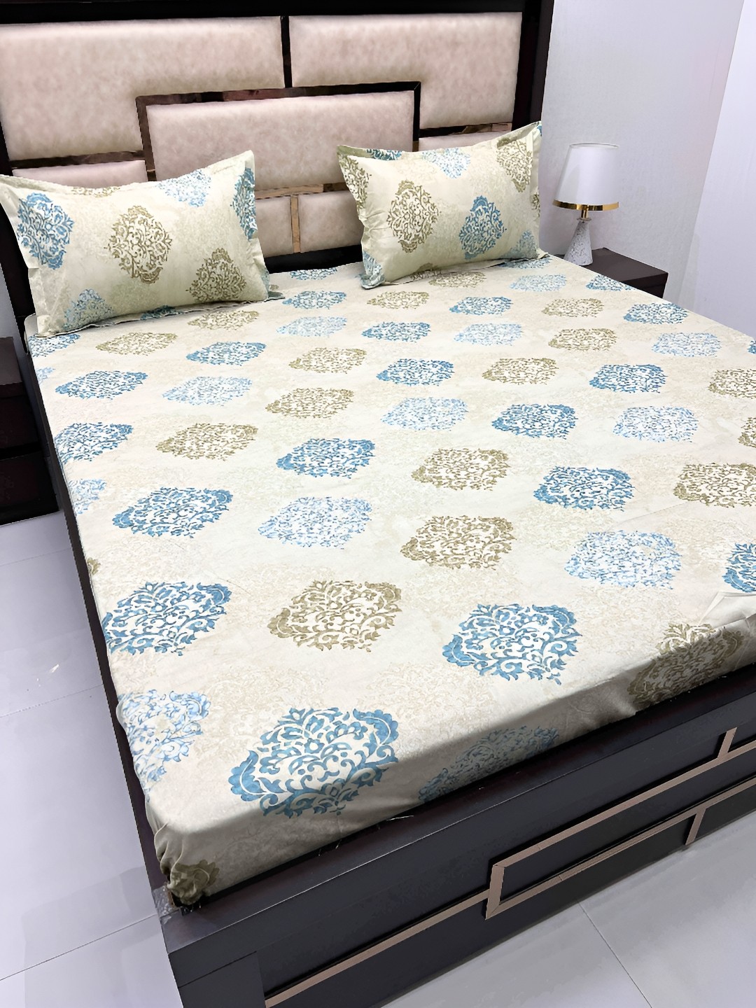 

Pure Decor Green & Green Ethnic Motifs 350 TC Cotton King Bedsheet with 2 Pillow Covers