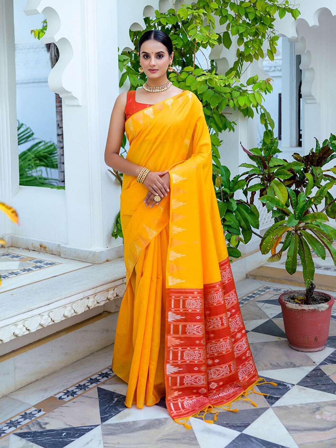 

Siya Fashion Woven Design Ikat Saree, Yellow