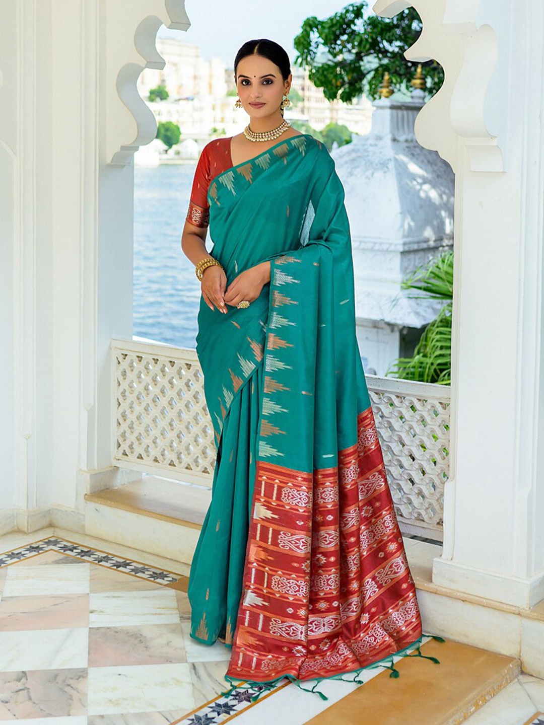 

Siya Fashion Woven Design Ikat Saree, Green