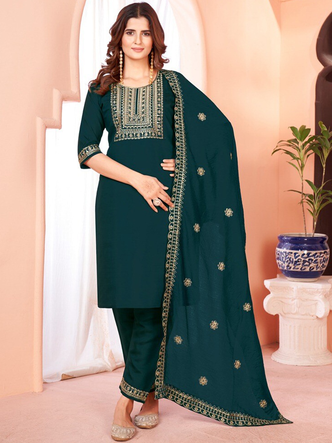 

WINE LADY Ethnic Motifs Embroidered Regular Thread Work Kurta With Palazzos & Dupatta, Green