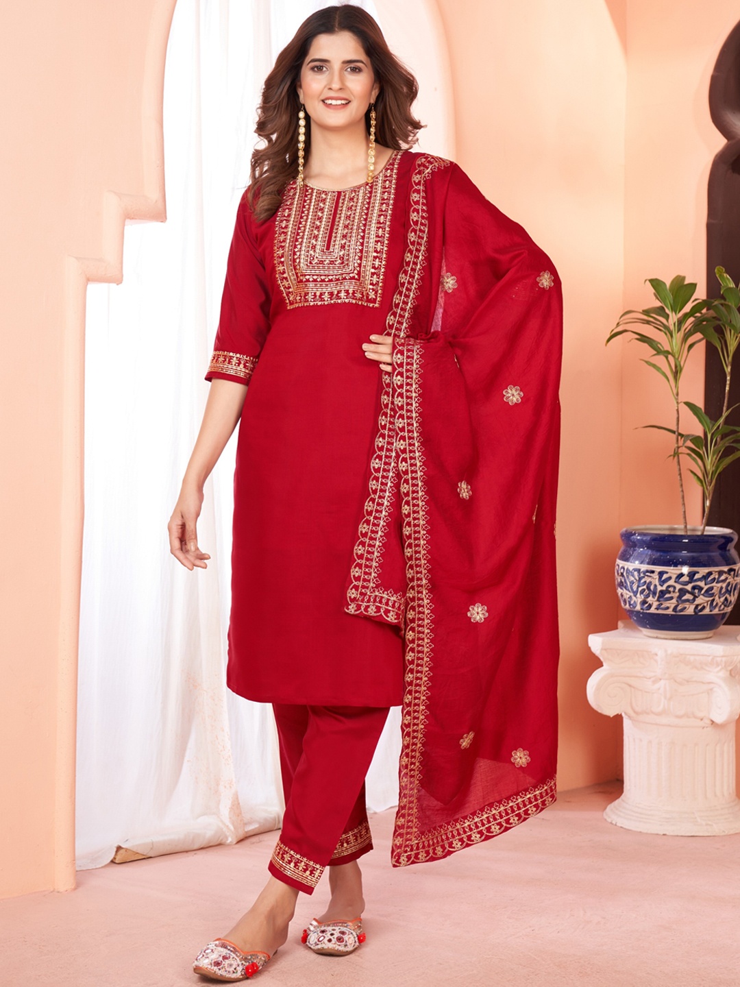 

WINE LADY Ethnic Motifs Embroidered Regular Thread Work Kurta With Palazzos & Dupatta, Maroon