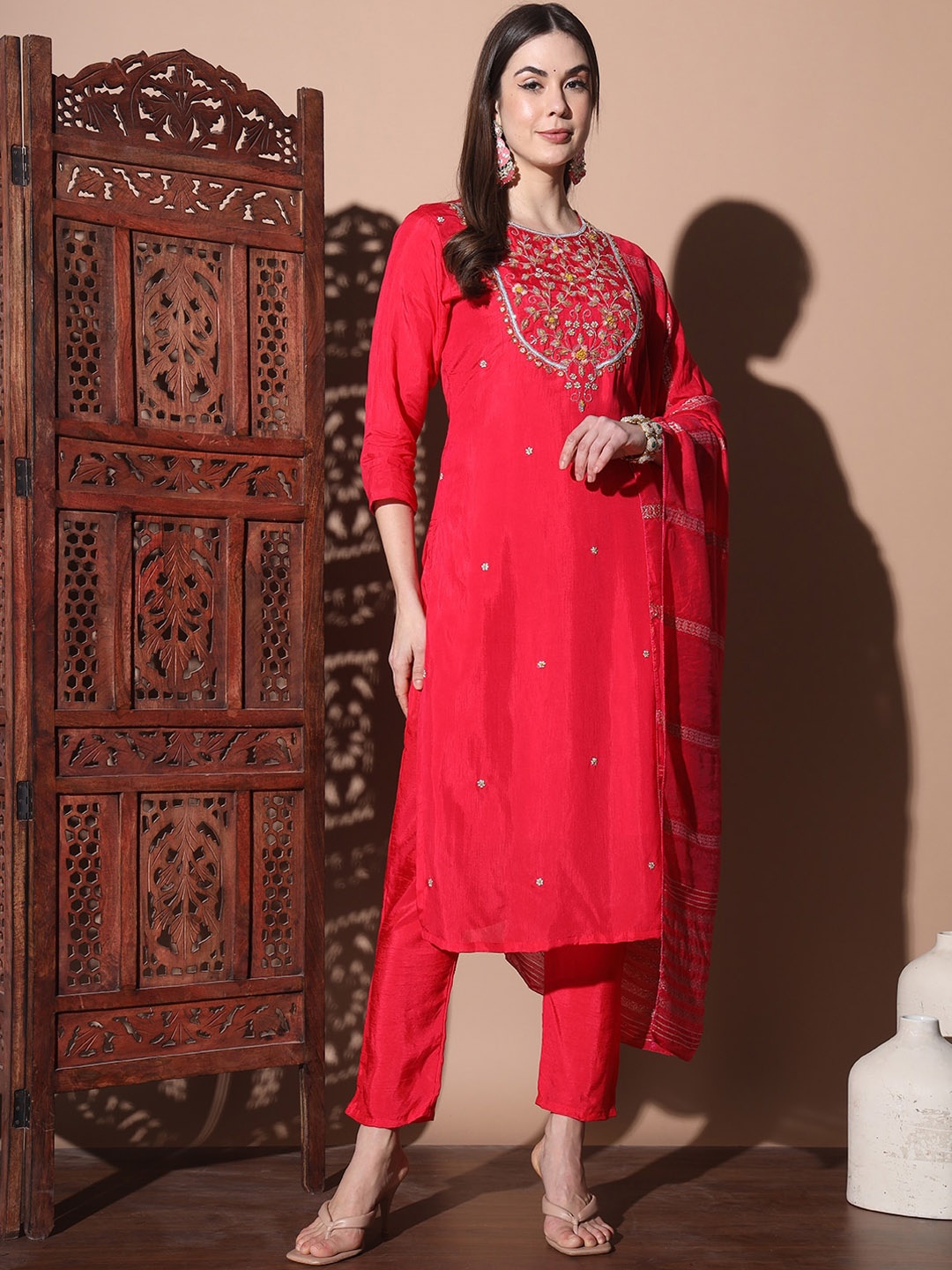 

BAESD Round Neck Floral Embroidered Regular Silk Georgette Kurta Set, Red