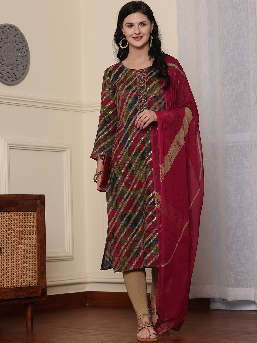 

BAESD Leheriya Striped Round Neck Pure Silk Kurta with Churidar & With Dupatta, Green