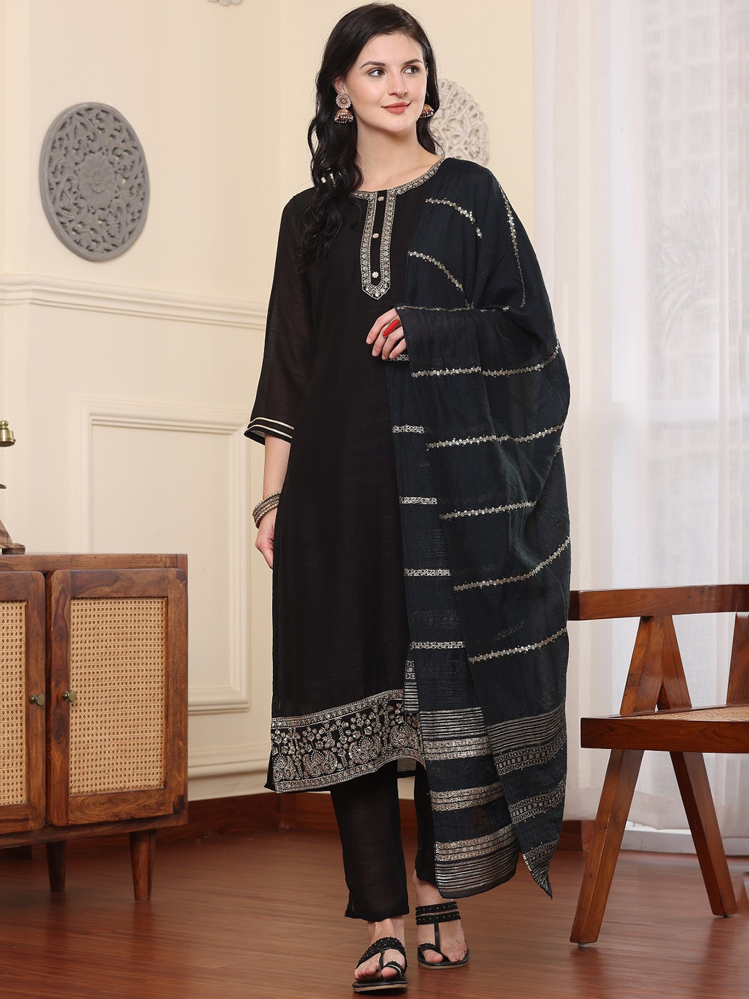 

BAESD Round Neck Floral Embroidered Regular Pure Silk Kurta Set, Black