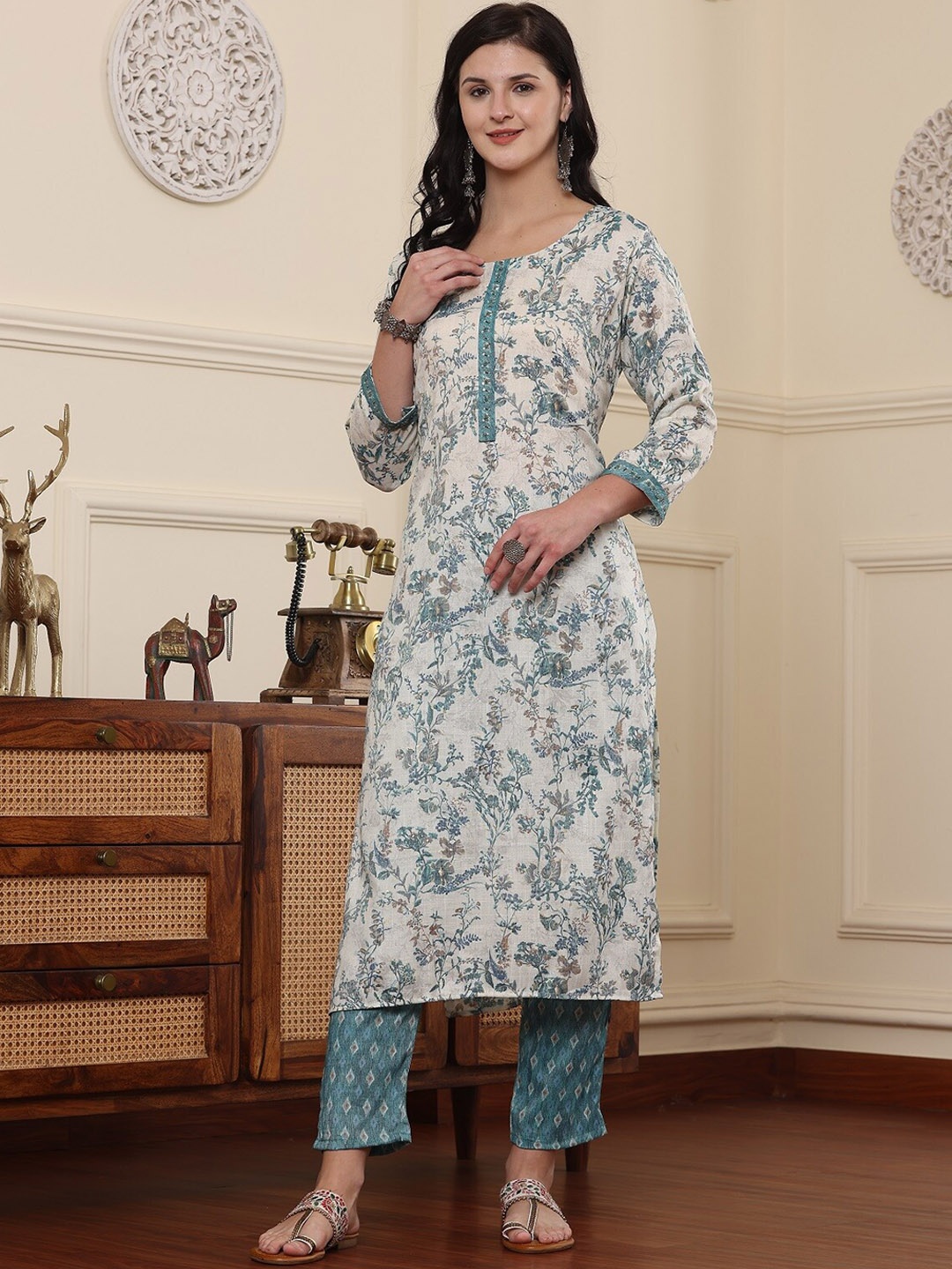 

BAESD Floral Printed Round Neck Pure Silk Kurta with Pyjamas & Dupatta, Blue