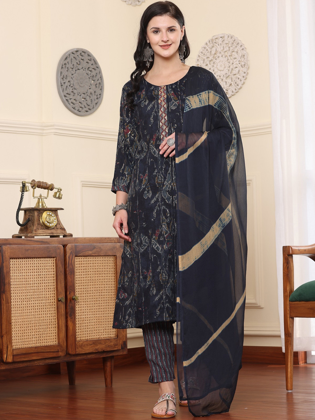 

BAESD Floral Printed Round Neck Three-Quarter Sleeves Silk Kurta with Pyjamas & Dupatta, Navy blue