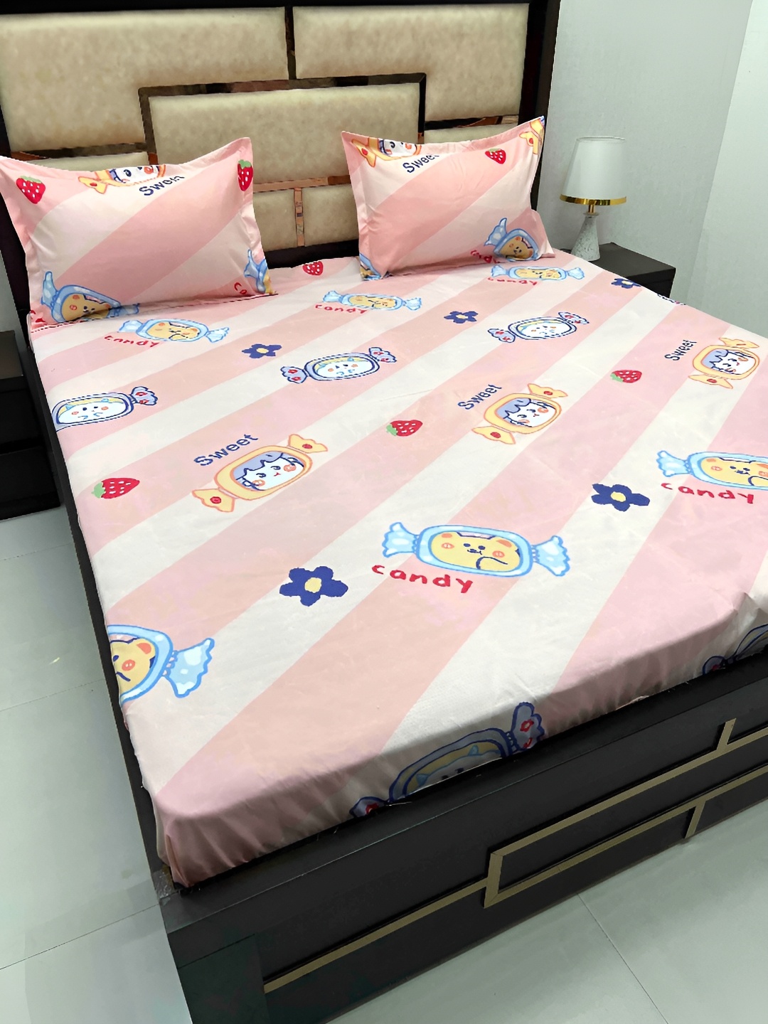 

Pure Decor Pink & Pink Printed 250 TC Cotton Queen Bedsheet with 2 Pillow Covers