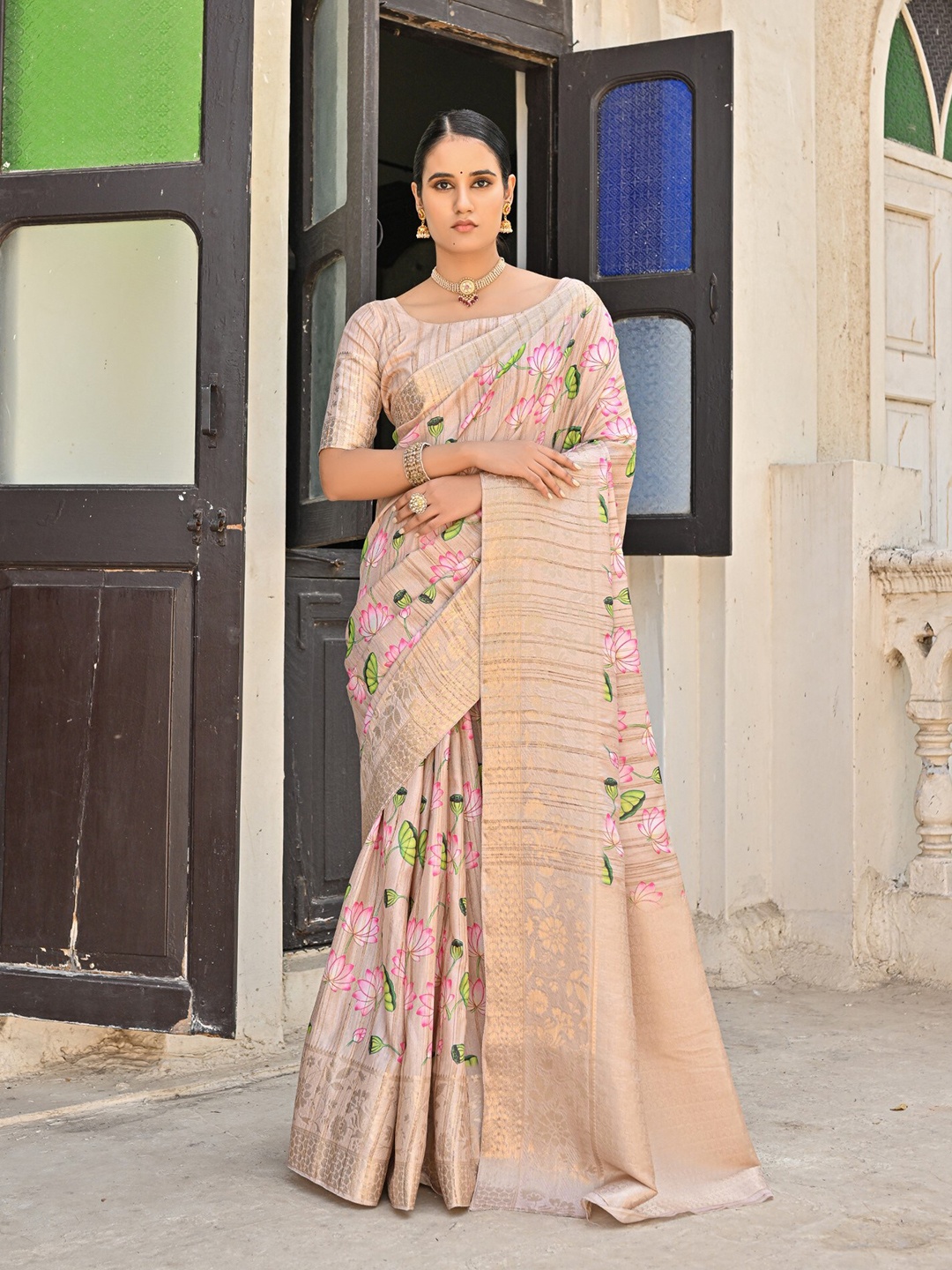 

VISHNU WEAVES Floral Zari Banarasi Saree, Beige