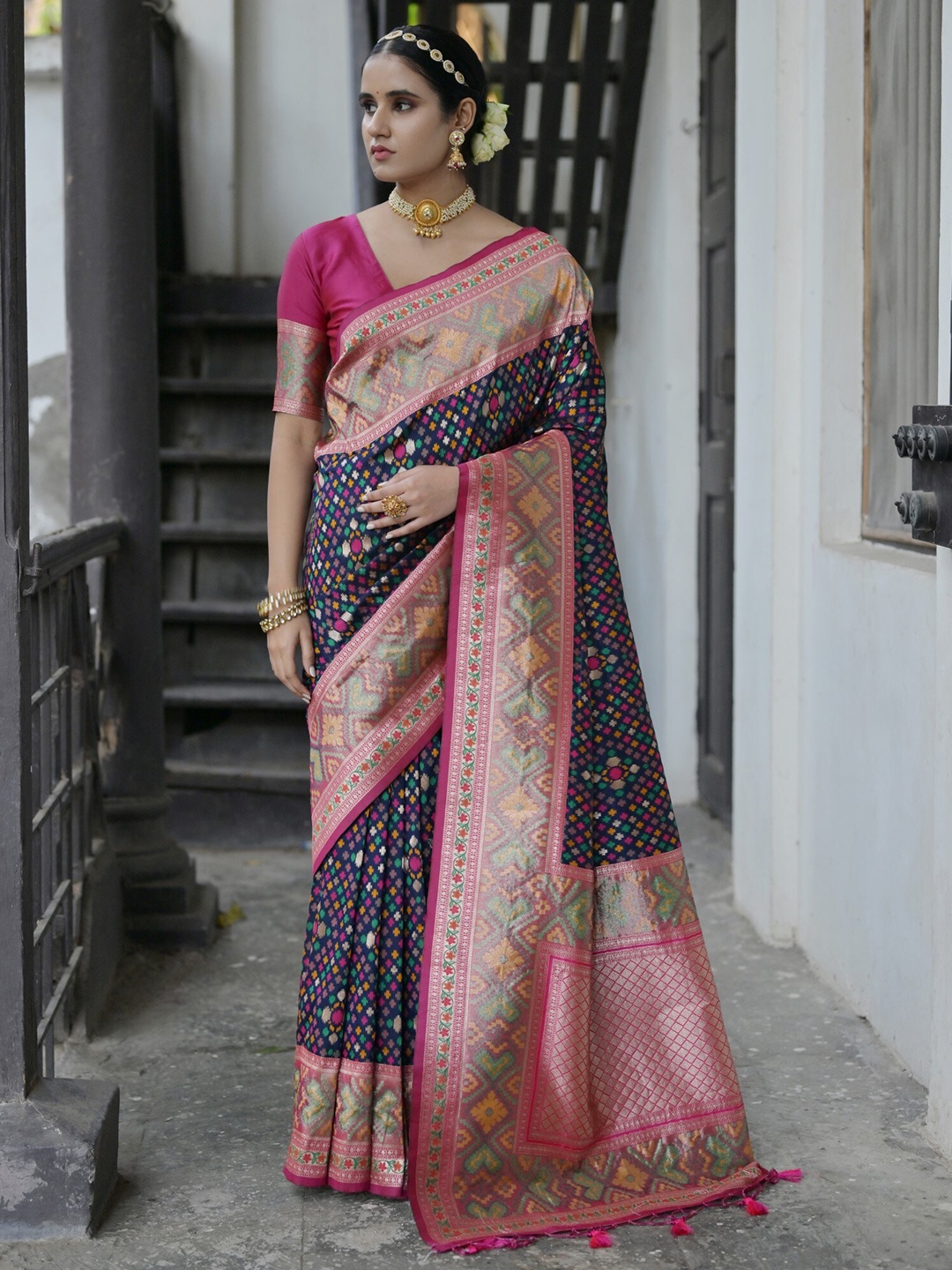 

VISHNU WEAVES Woven Design Zari Pure Silk Patola Saree, Navy blue