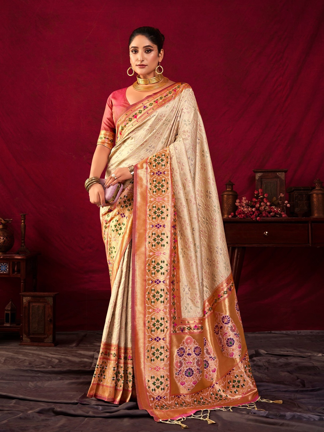 

VISHNU WEAVES Woven Design Zari Pure Silk Paithani Saree, Cream