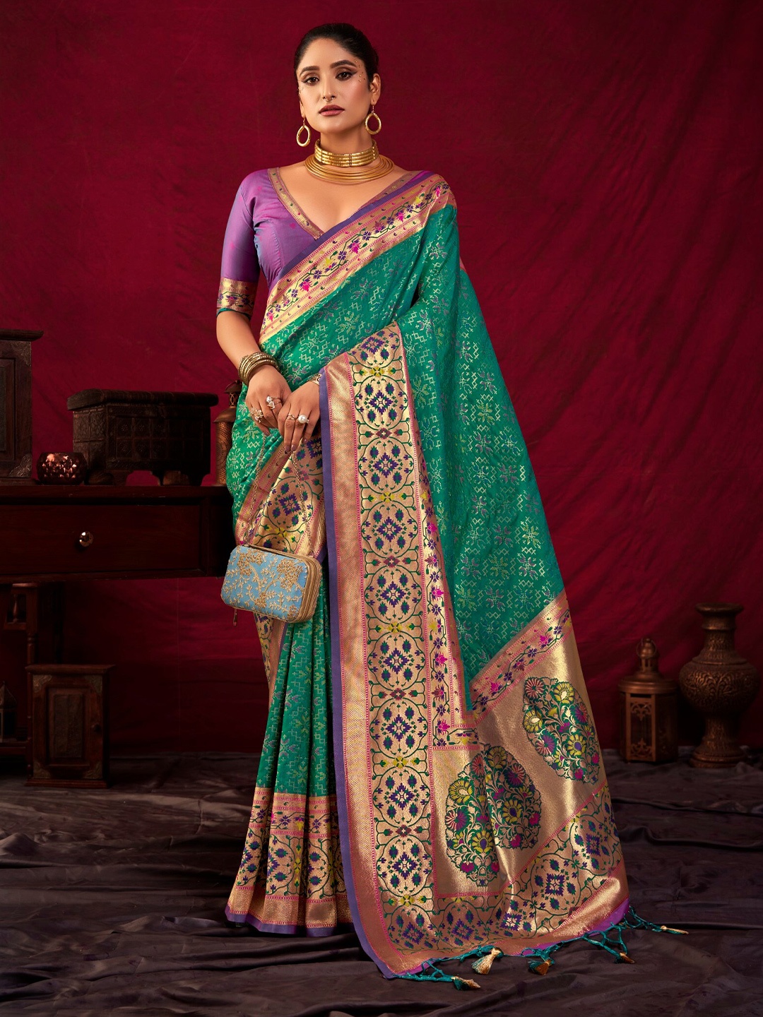 

VISHNU WEAVES Woven Design Zari Pure Silk Paithani Saree, Teal