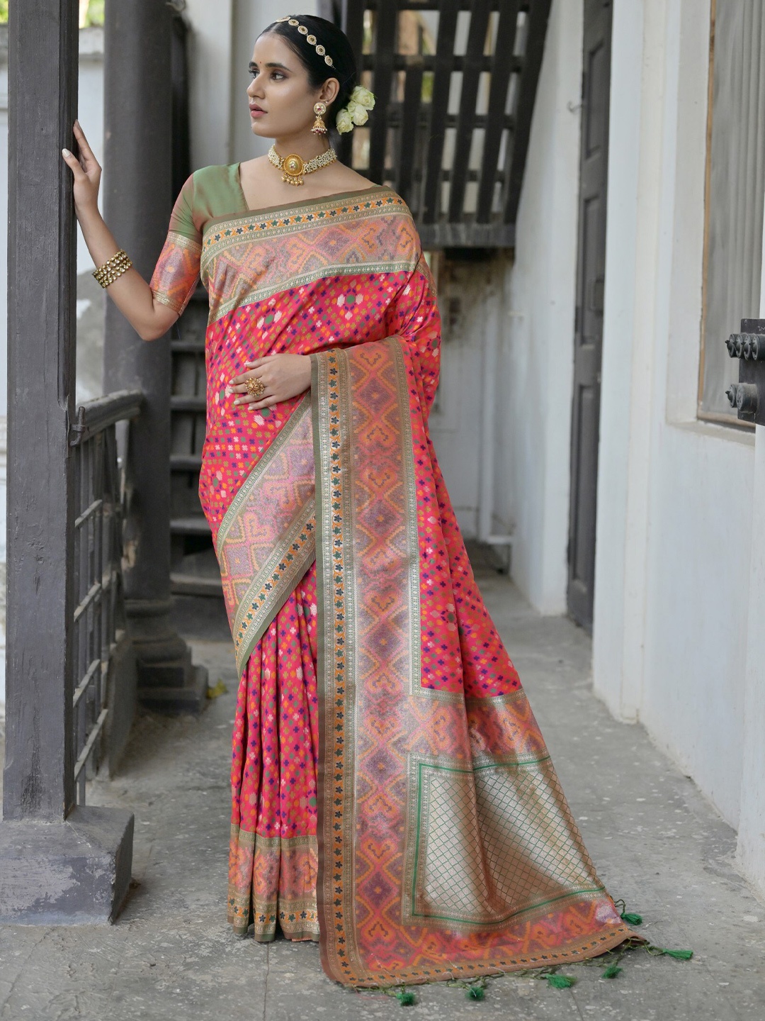 

VISHNU WEAVES Zari Pure Silk Patola Saree, Pink