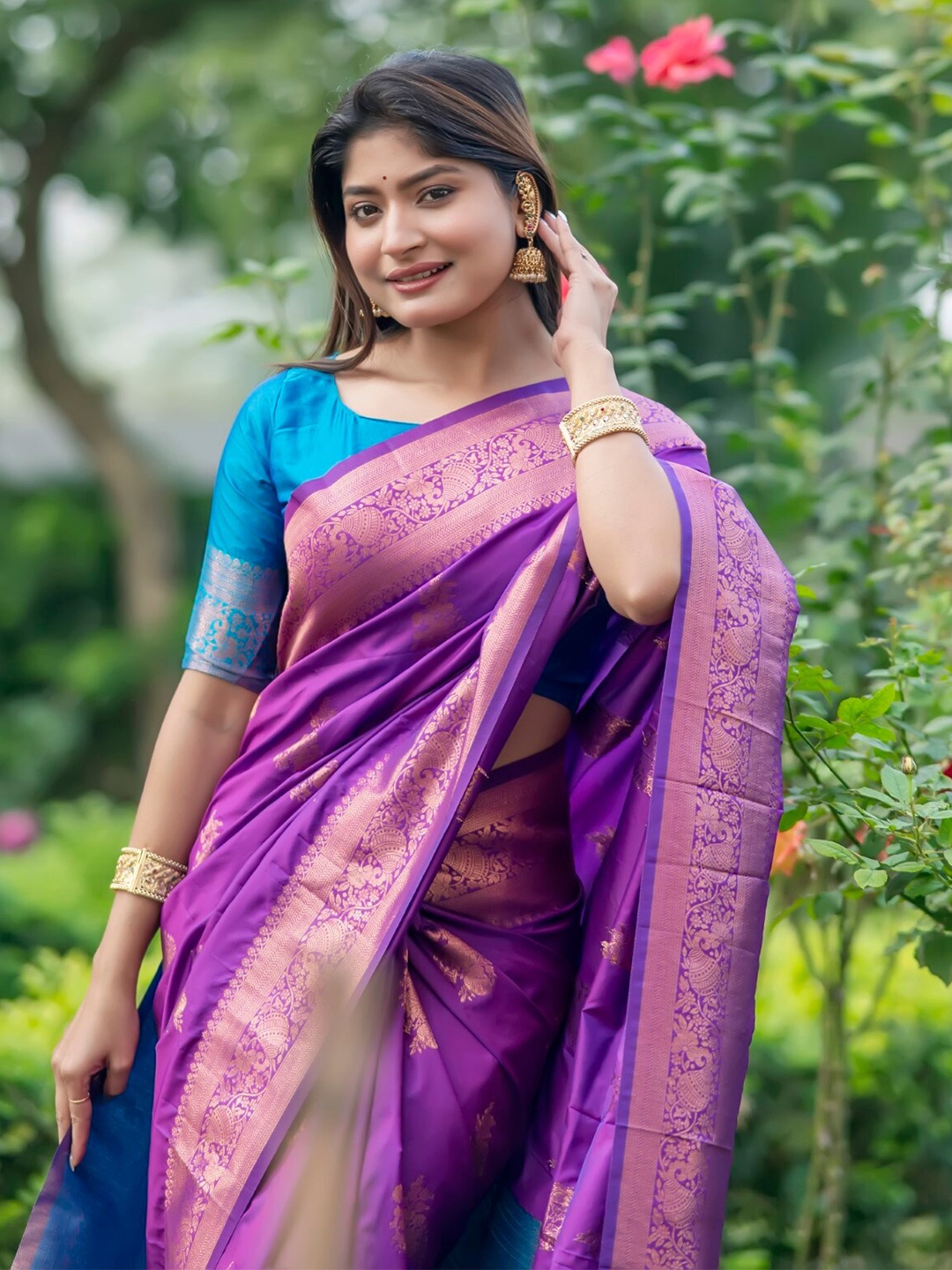 

VISHNU WEAVES Ethnic Motifs Woven Design Zari Banarasi Saree, Purple