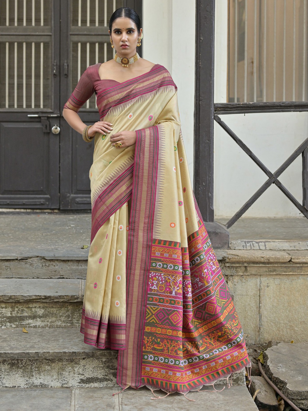 

VISHNU WEAVES Ethnic Motifs Pure Silk Bhagalpuri Saree, Beige