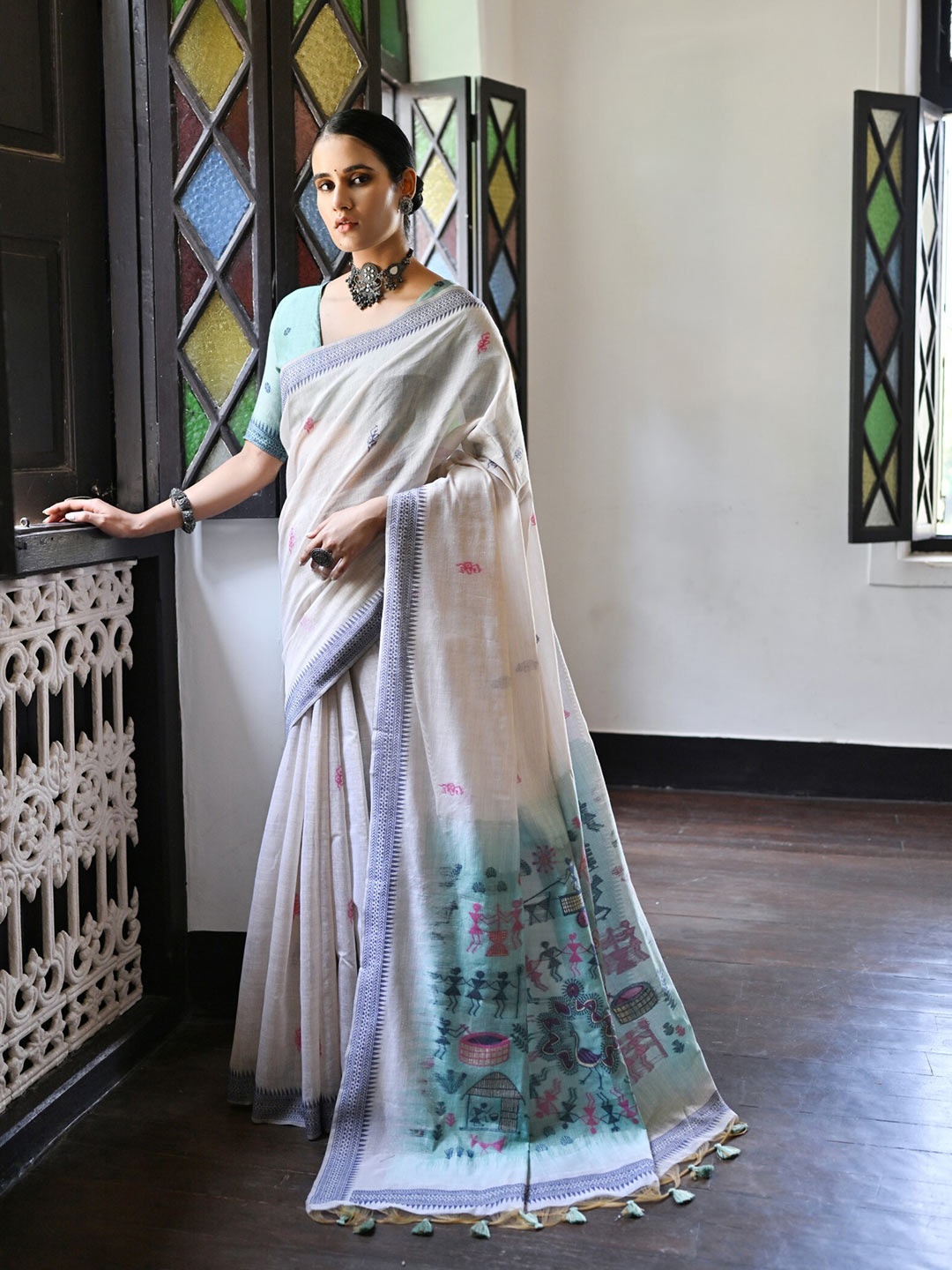 

VISHNU WEAVES Woven Design Pure Cotton Muga Saree, White