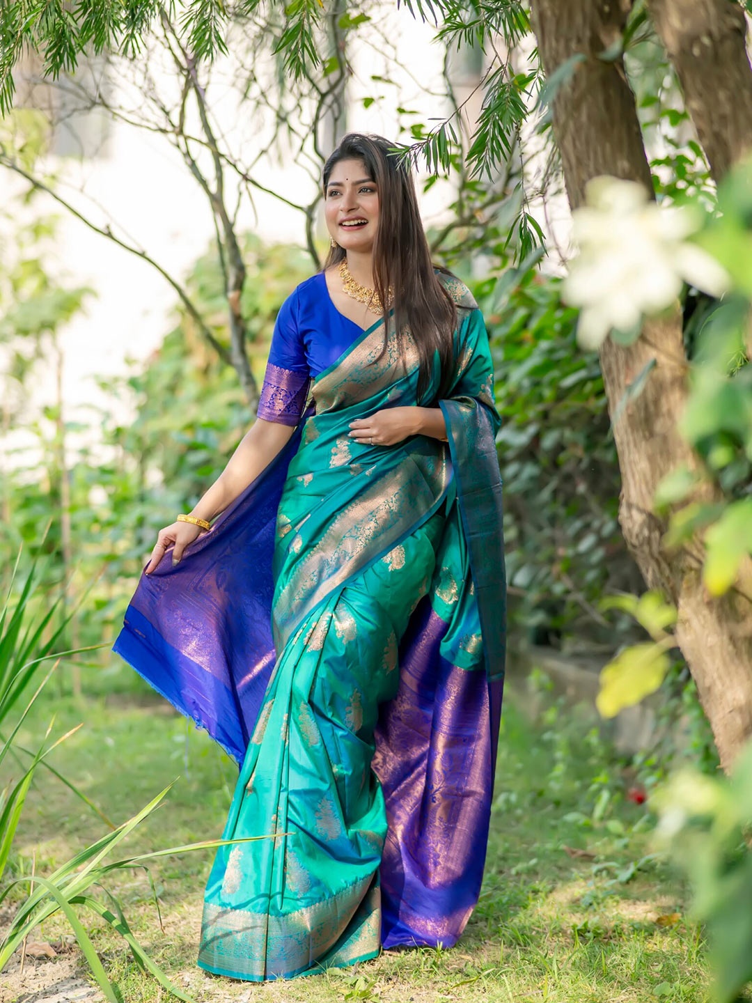

VISHNU WEAVES Ethnic Motifs Zari Silk Banarasi Saree, Teal