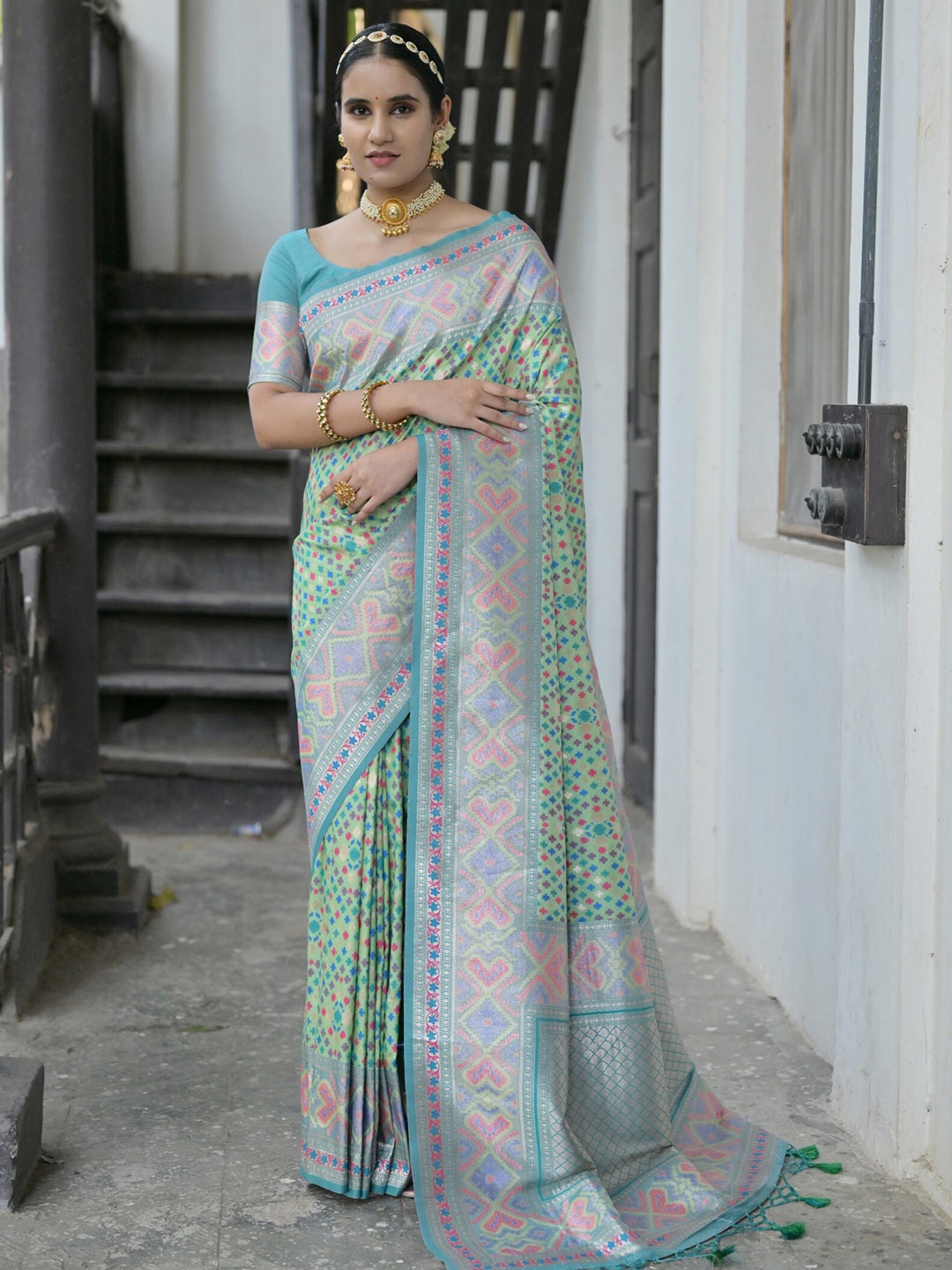 

VISHNU WEAVES Polka Dot Zari Pure Silk Patola Saree, Sea green