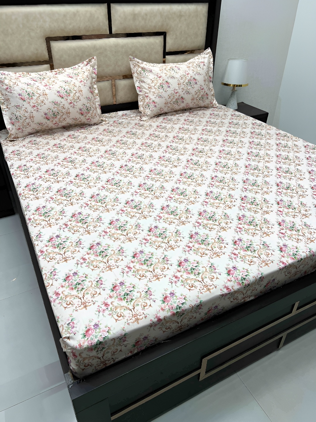 

Pure Decor White & Pink Floral 400 TC Cotton King Bedsheet with 2 Pillow Covers