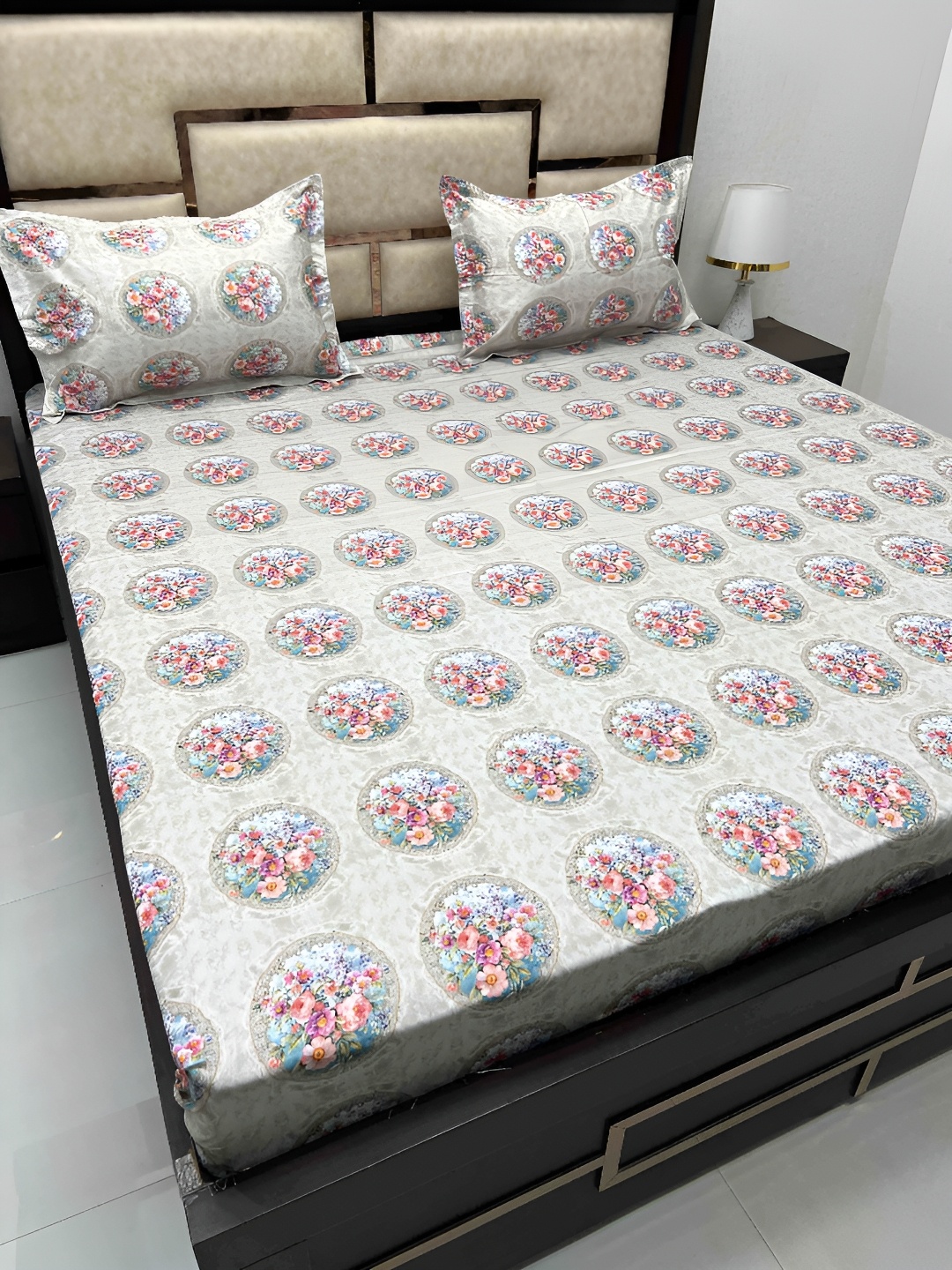 

Pure Decor Grey & Red Floral Printed 400 TC King Bedsheet with 2 Pillow Covers