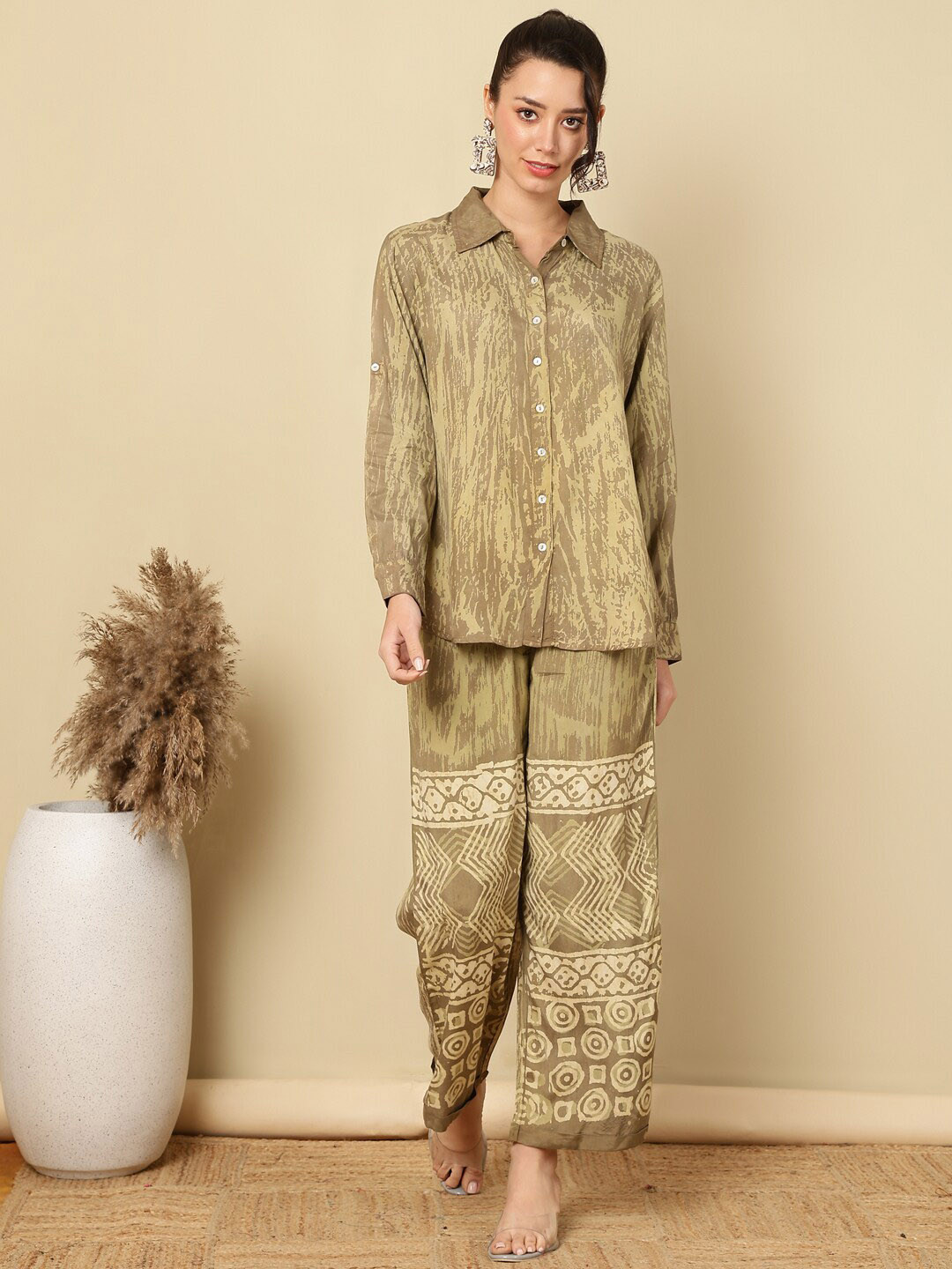 

Jaipur Kurti Bagru Printed Tie-Dyed Shirt & Trousers Co-Ords, Grey