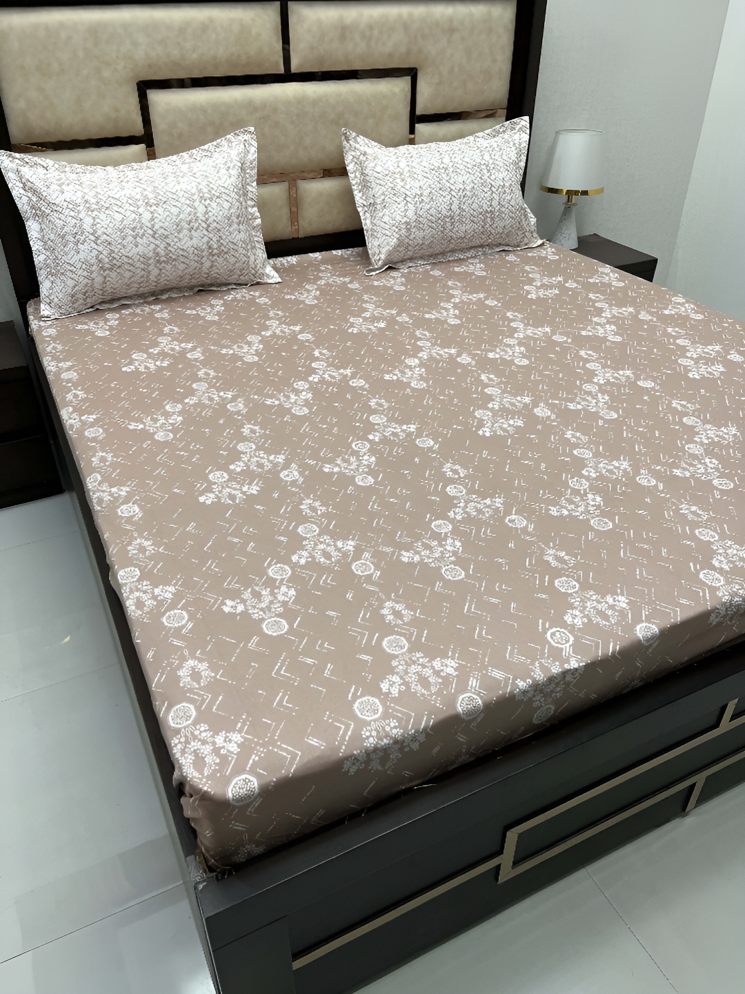 

Pure Decor Brown & White Floral King Bedsheet with 2 Pillow Covers