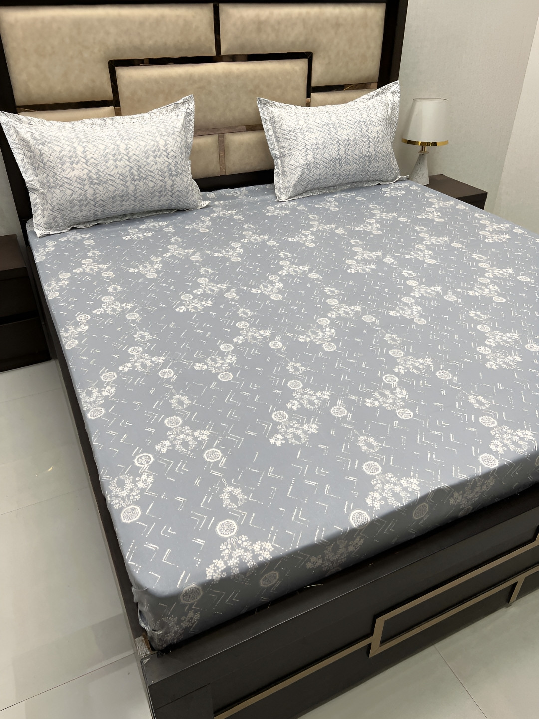 

Pure Decor Blue & White Floral Printed 380 TC Pure Cotton King Bedsheet & 2 Pillow Covers
